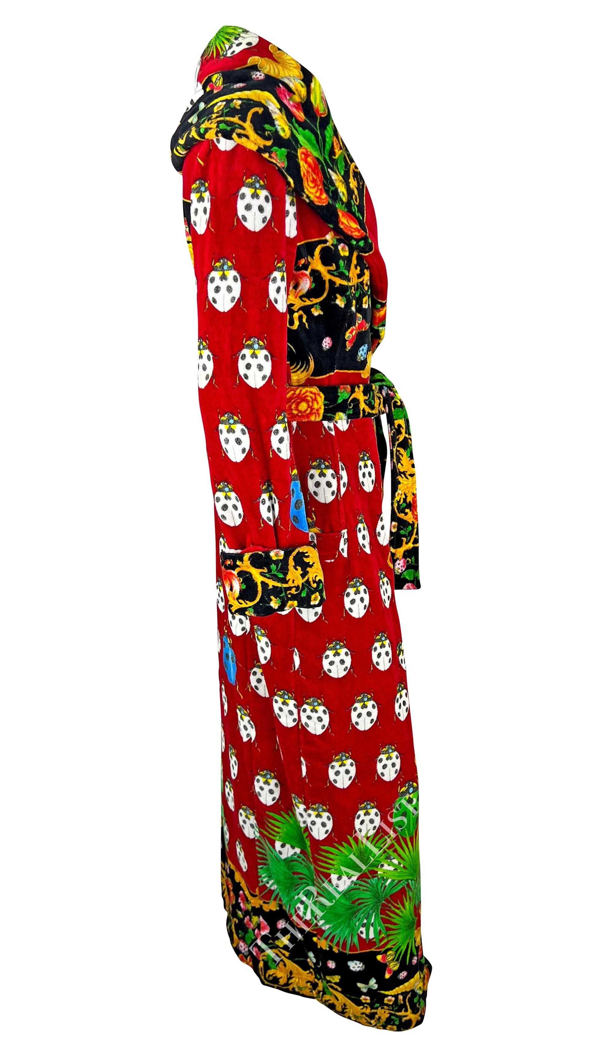 S/S 1995 - Gianni Versace - Robe en tissu éponge rouge à corset et imprimé insectes pour femme en vente 5