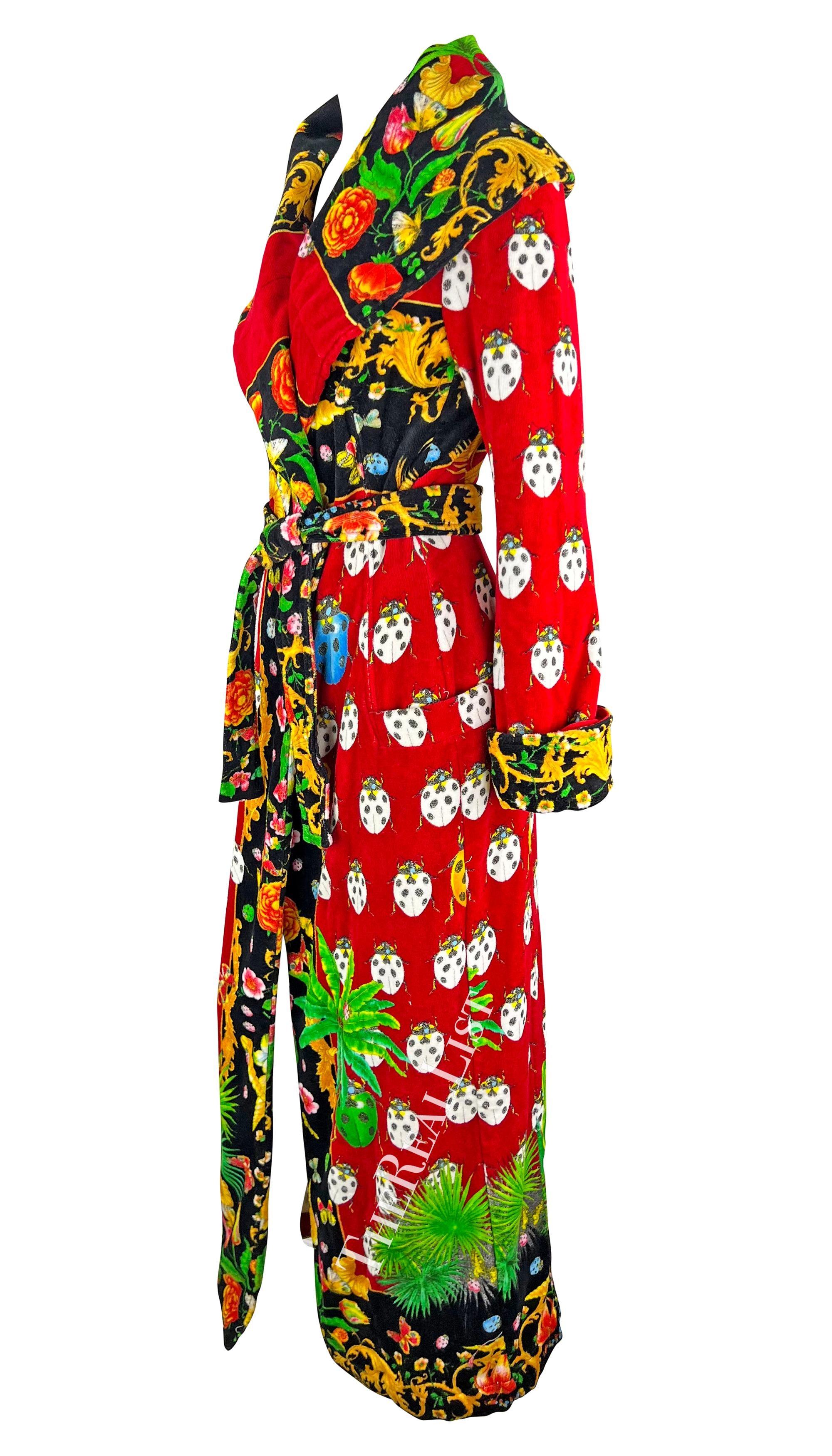 S/S 1995 - Gianni Versace - Robe en tissu éponge rouge à corset et imprimé insectes pour femme en vente 1