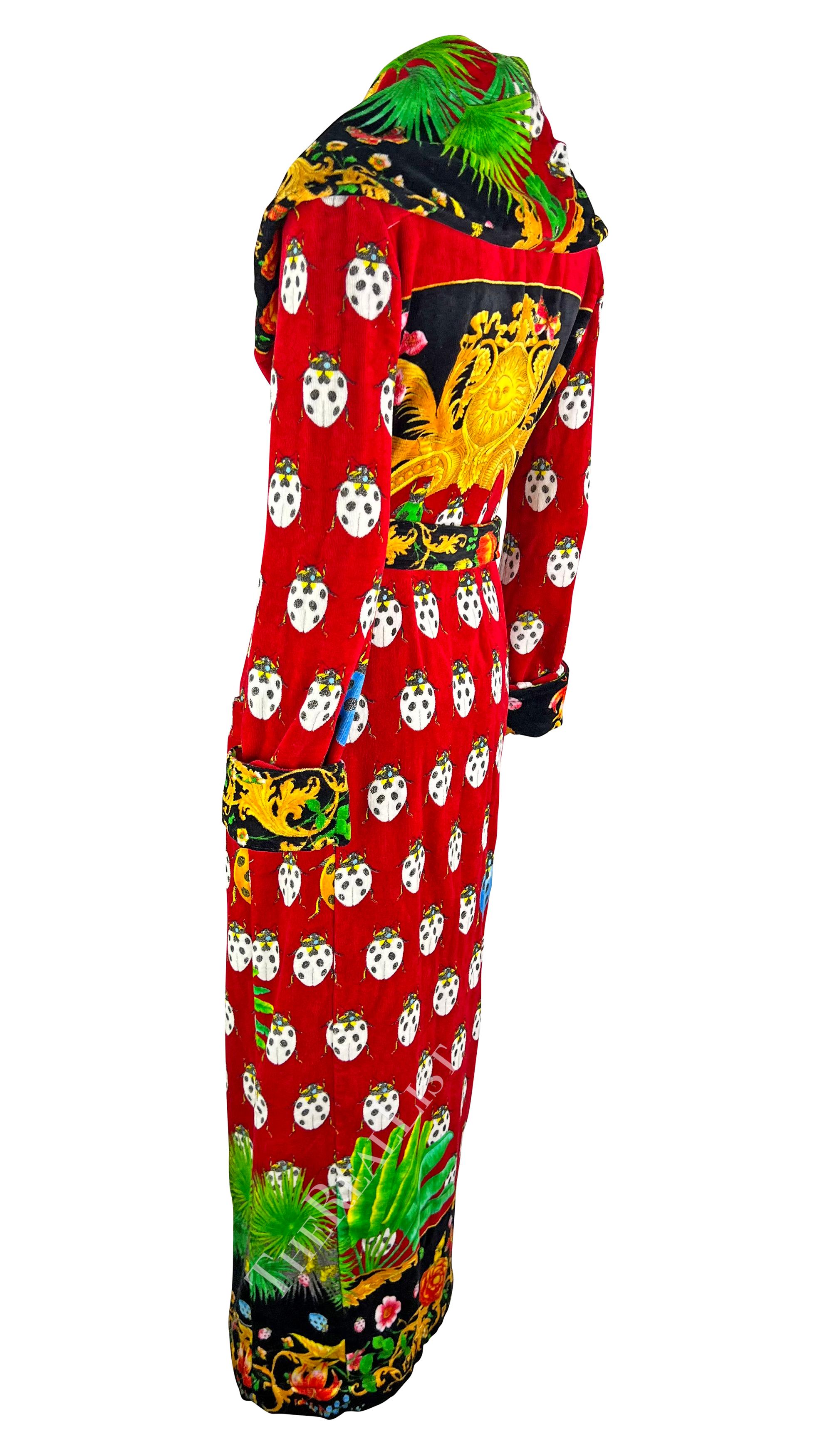 S/S 1995 - Gianni Versace - Robe en tissu éponge rouge à corset et imprimé insectes pour femme en vente 3