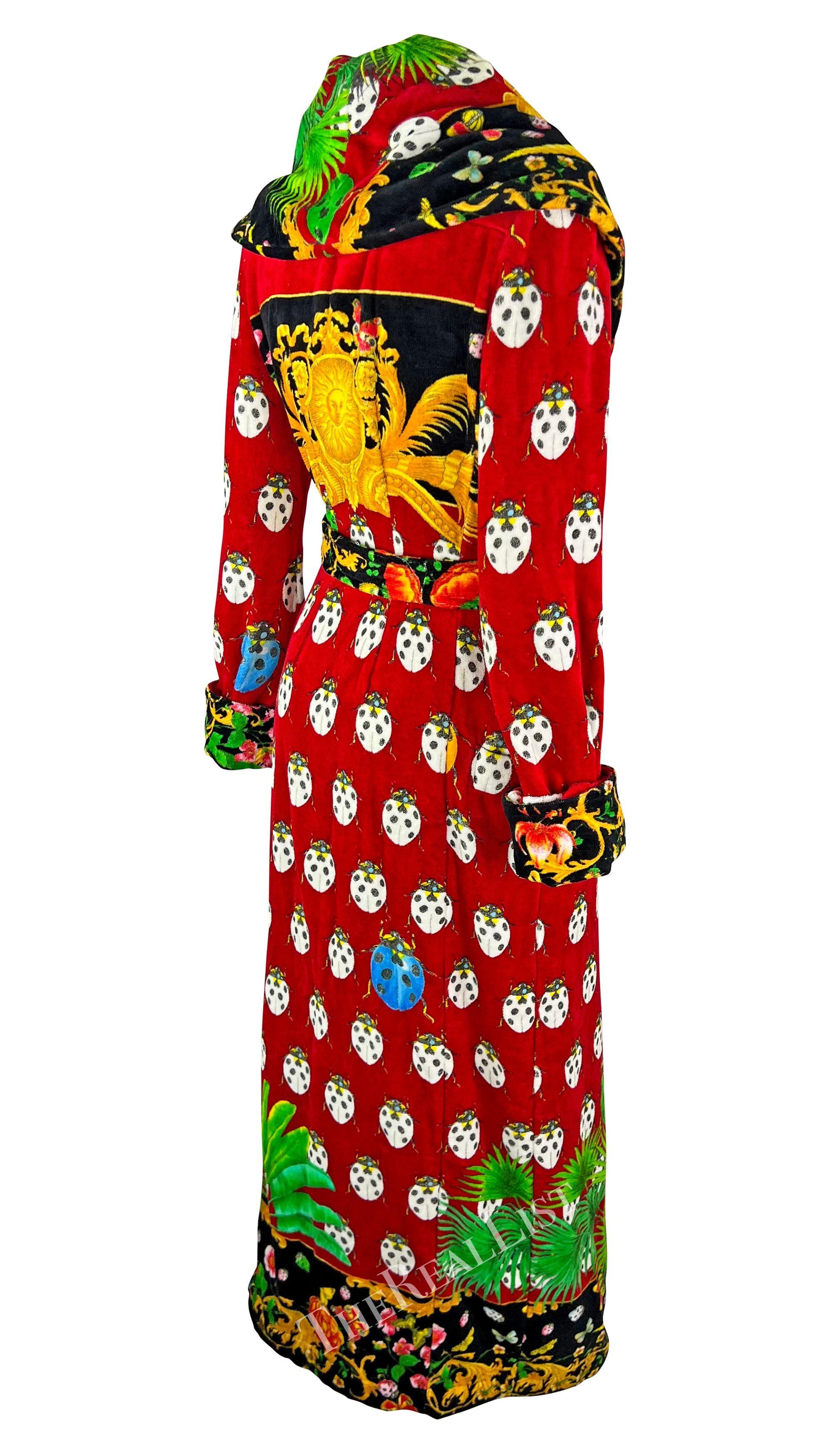 S/S 1995 - Gianni Versace - Robe en tissu éponge rouge à corset et imprimé insectes pour femme en vente 4