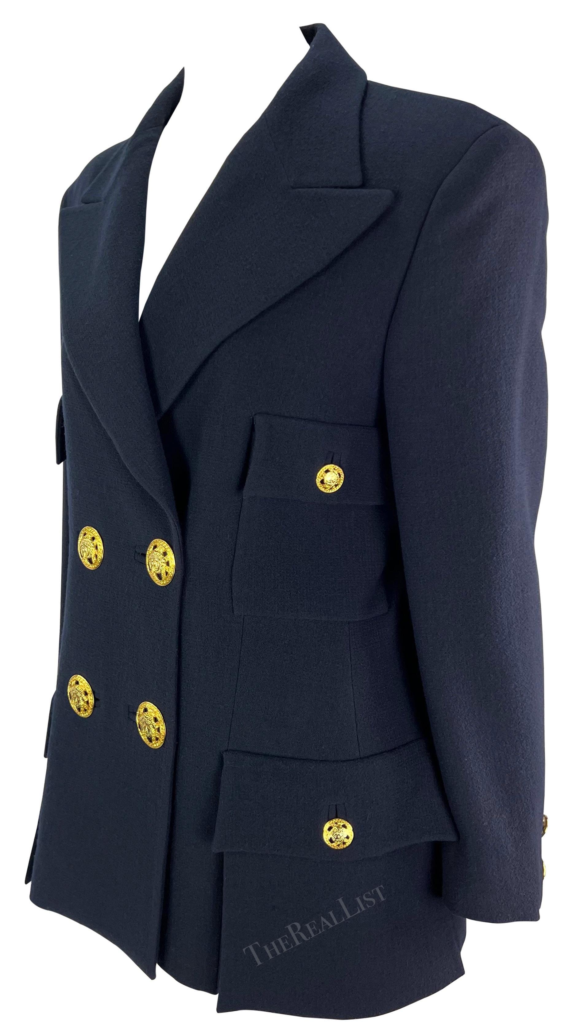 Blazer Medusa à double boutonnage bleu marine, défilé Gianni Versace P/E 1995 en vente 1