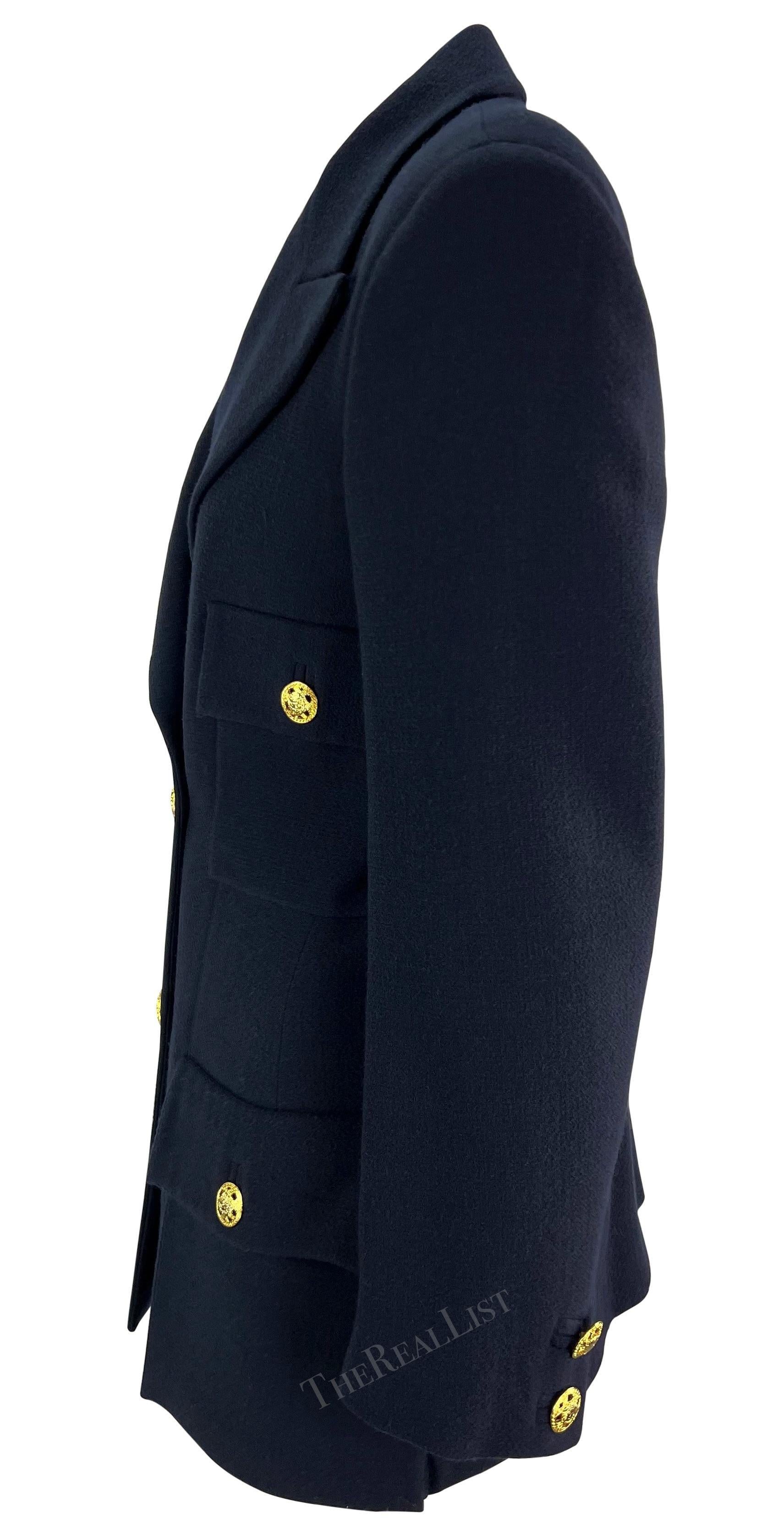 Blazer Medusa à double boutonnage bleu marine, défilé Gianni Versace P/E 1995 en vente 2