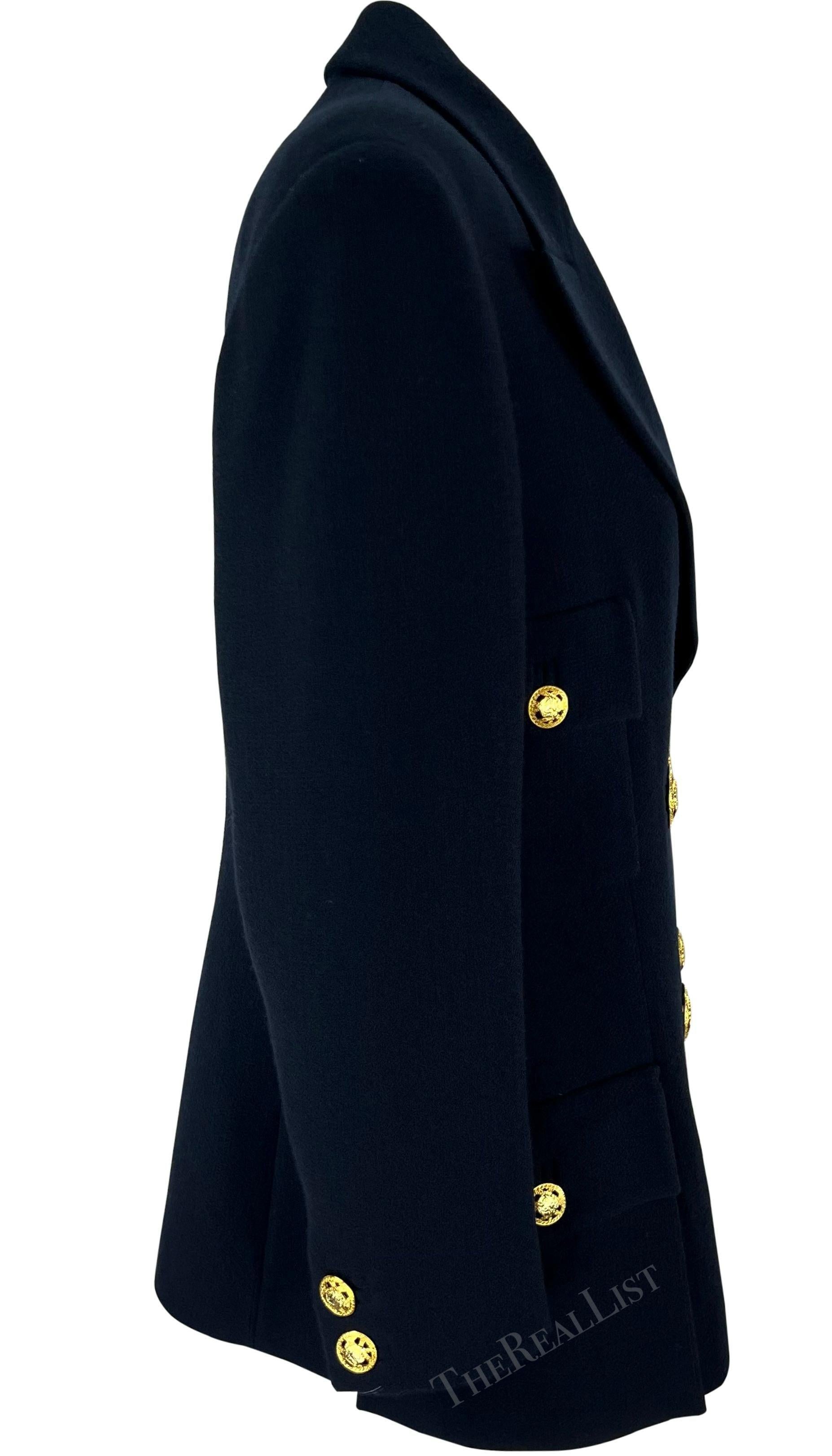 Blazer Medusa à double boutonnage bleu marine, défilé Gianni Versace P/E 1995 en vente 4