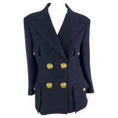 S/S 1995 Gianni Versace Laufsteg-Anzeige Marinefarbener doppelreihiger Medusa-Blazer
