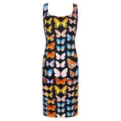 Robe sans manches en coton noir à imprimé papillon, collection printemps-été 1995 de Gianni Versace, vue sur le podium