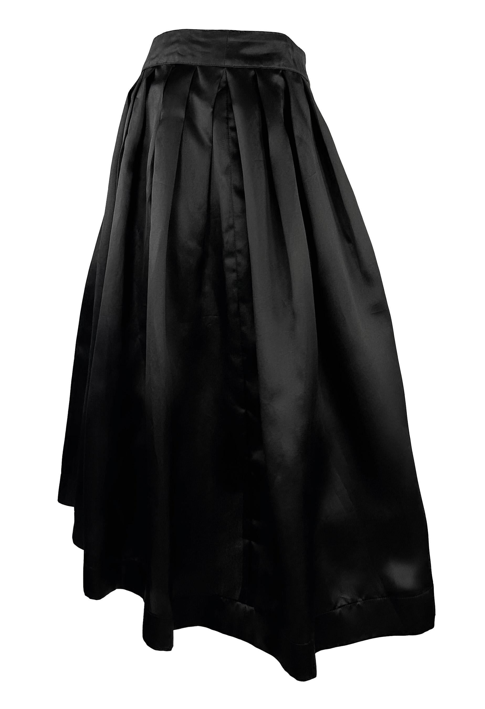 S/S 1995 Gucci by Tom Ford Runway Black Silk Satin Pleated Flare Skirt For Sale 2