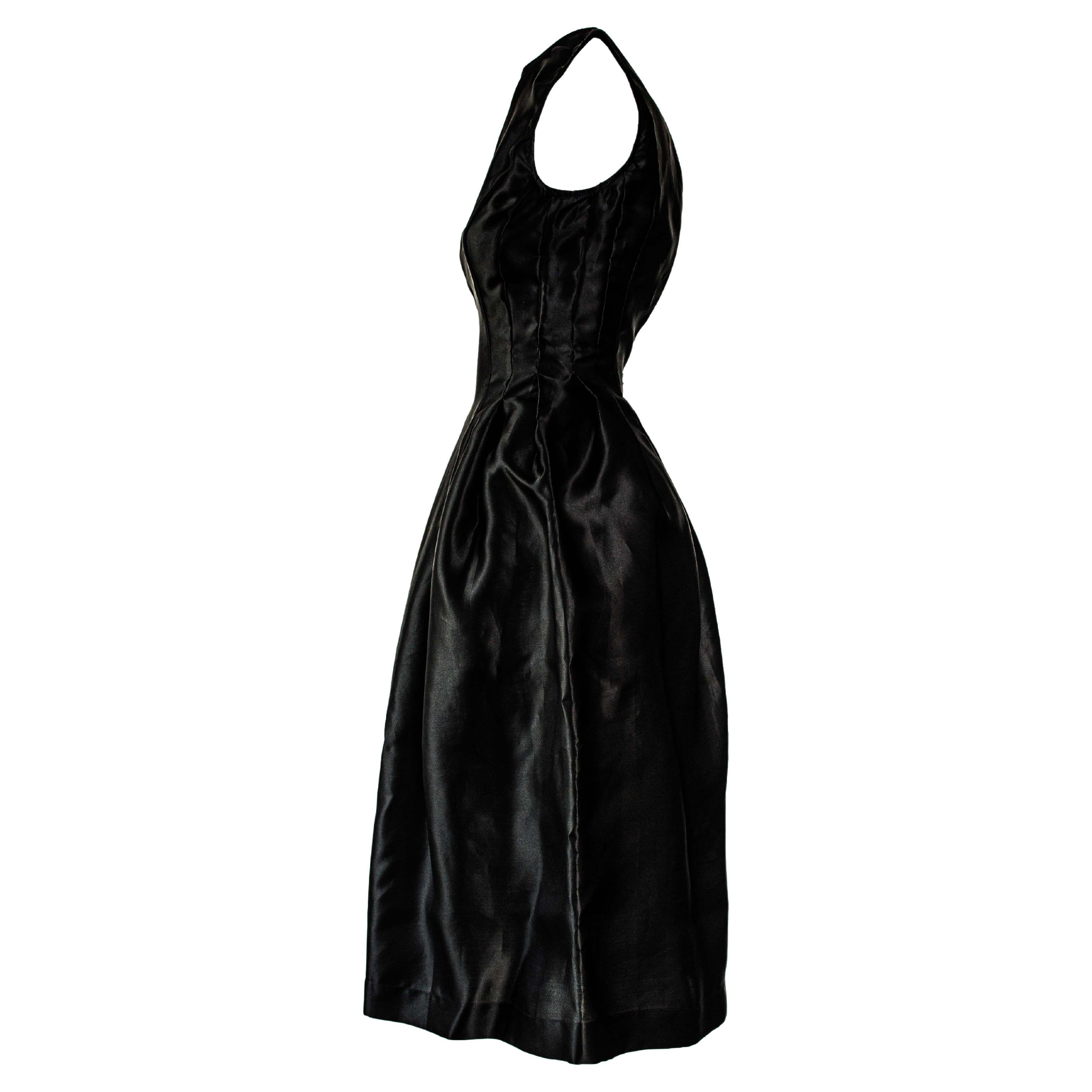 Nero P/E 1995 Gucci by Tom Ford Debutto in passerella Abito in seta nera strutturato in vendita