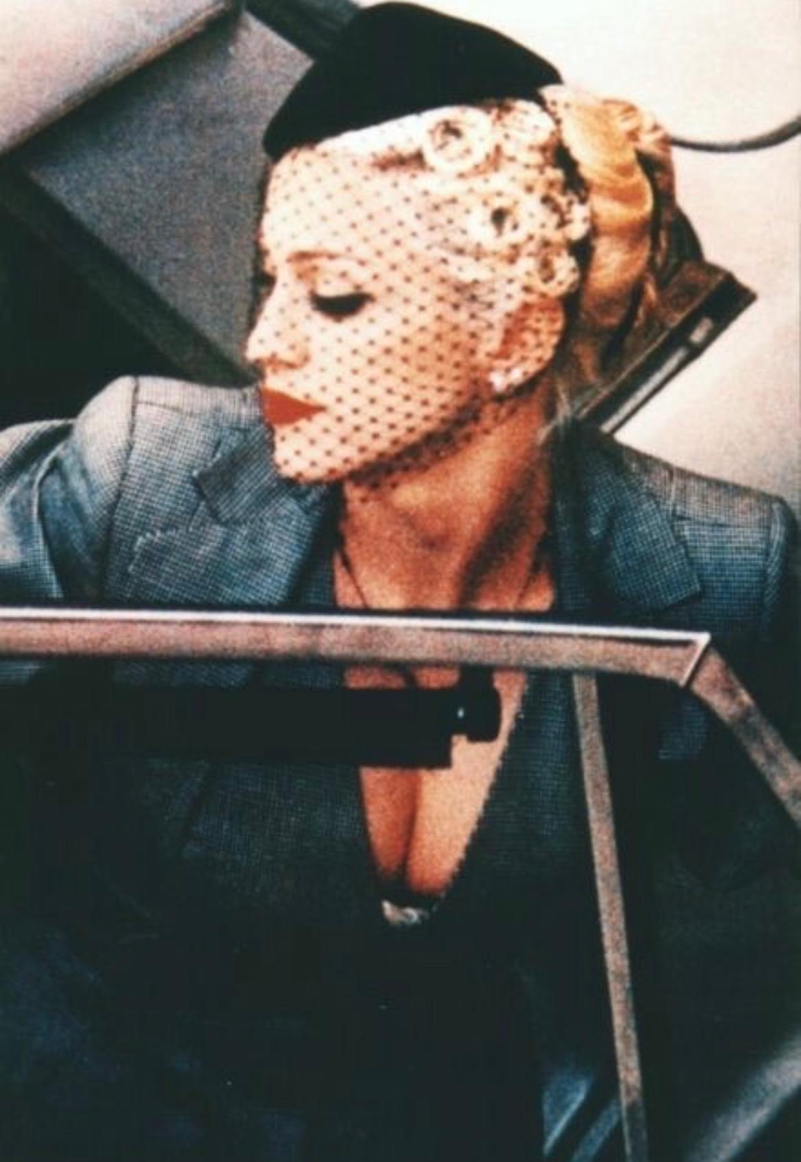 F/S 1995 John Galliano Laufsteg Pin-Up Schwarzes Kleid mit Hahnentrittmuster Blazer Set im Angebot 1