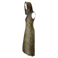 P/E 1996 Dolce & Gabbana: vestito con cappuccio con stampa ghepardo e spacchi a taglio vivo