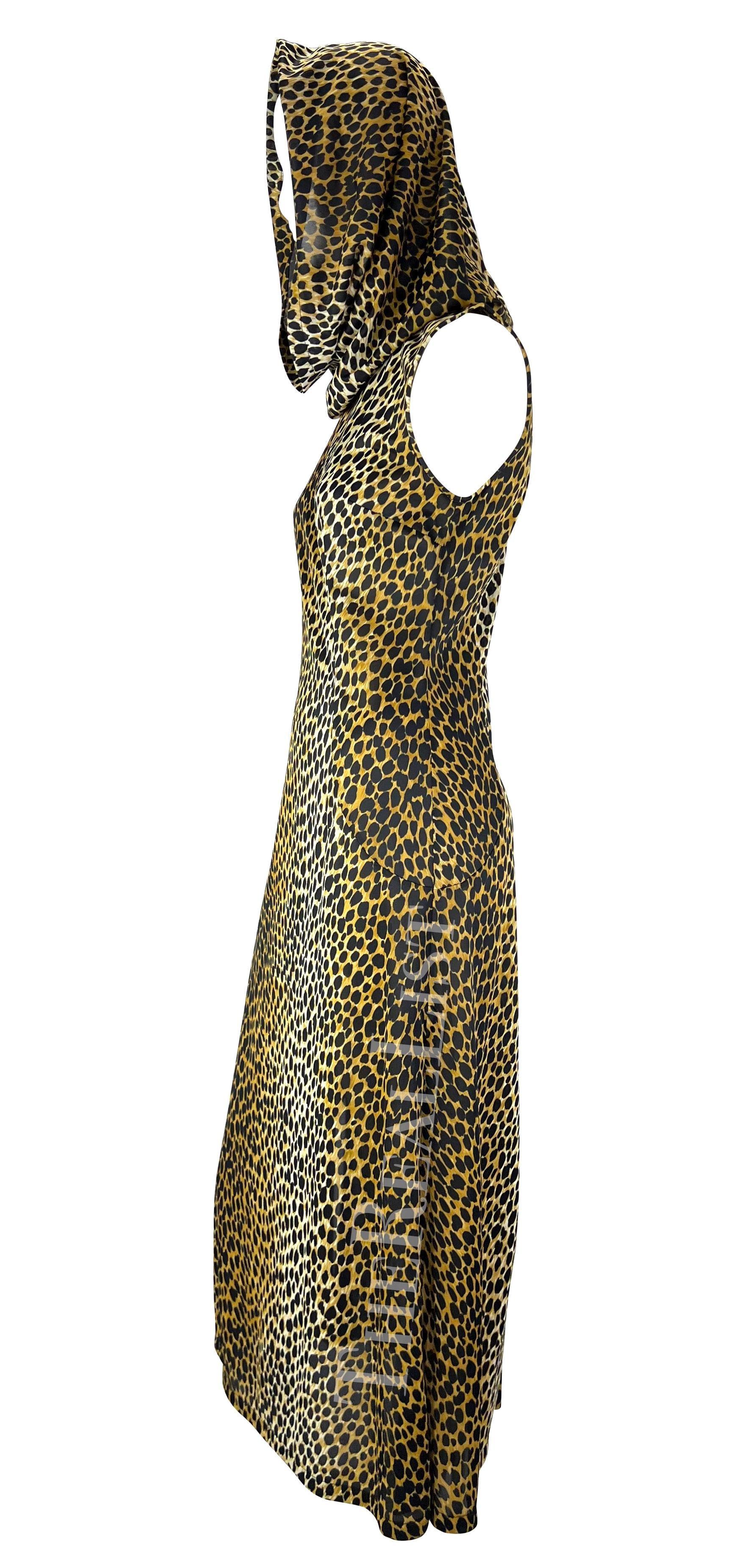 S/S 1996 Dolce & Gabbana Robe fendue à capuche en tissu stretch imprimé guépard en vente 1