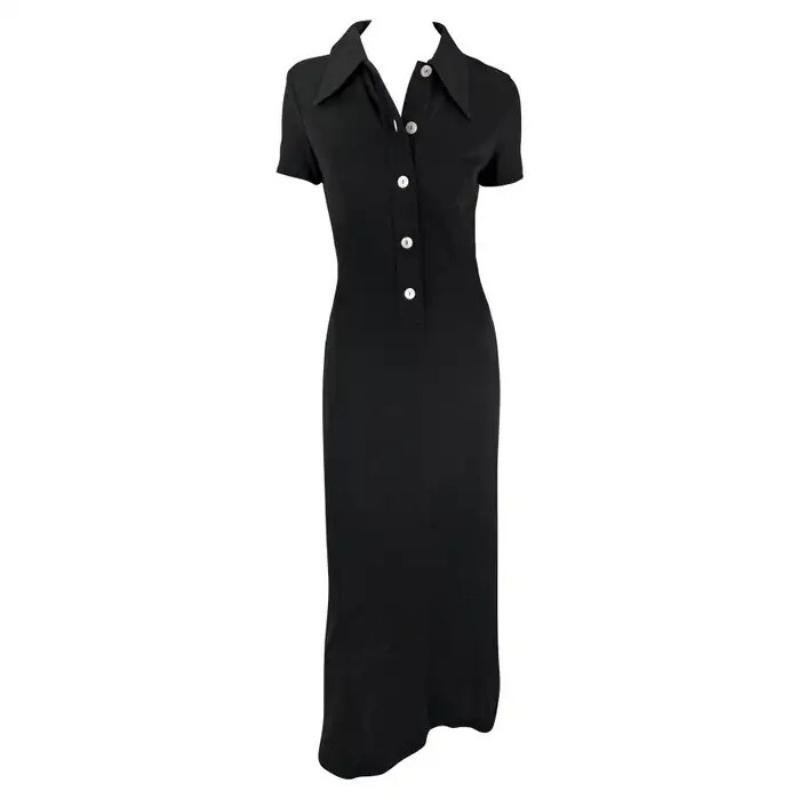 F/S 1996 Dolce & Gabbana Laufsteg Schwarzes Maxikleid mit Kragen und tiefem Ausschnitt und Knopfleiste im Angebot