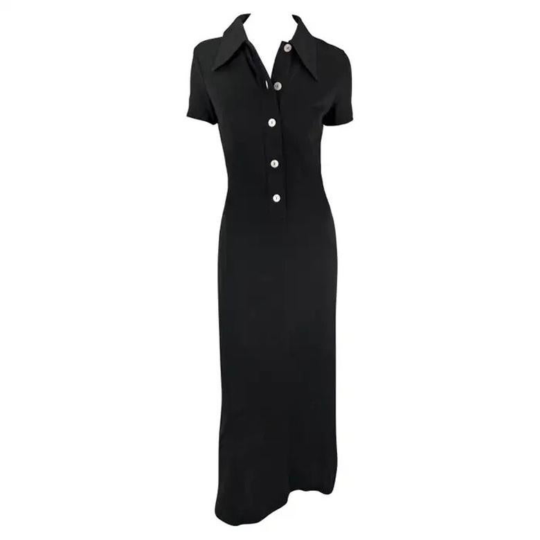 S/S 1996 Pasarela Dolce & Gabbana Maxivestido negro con cuello y botones en punta
