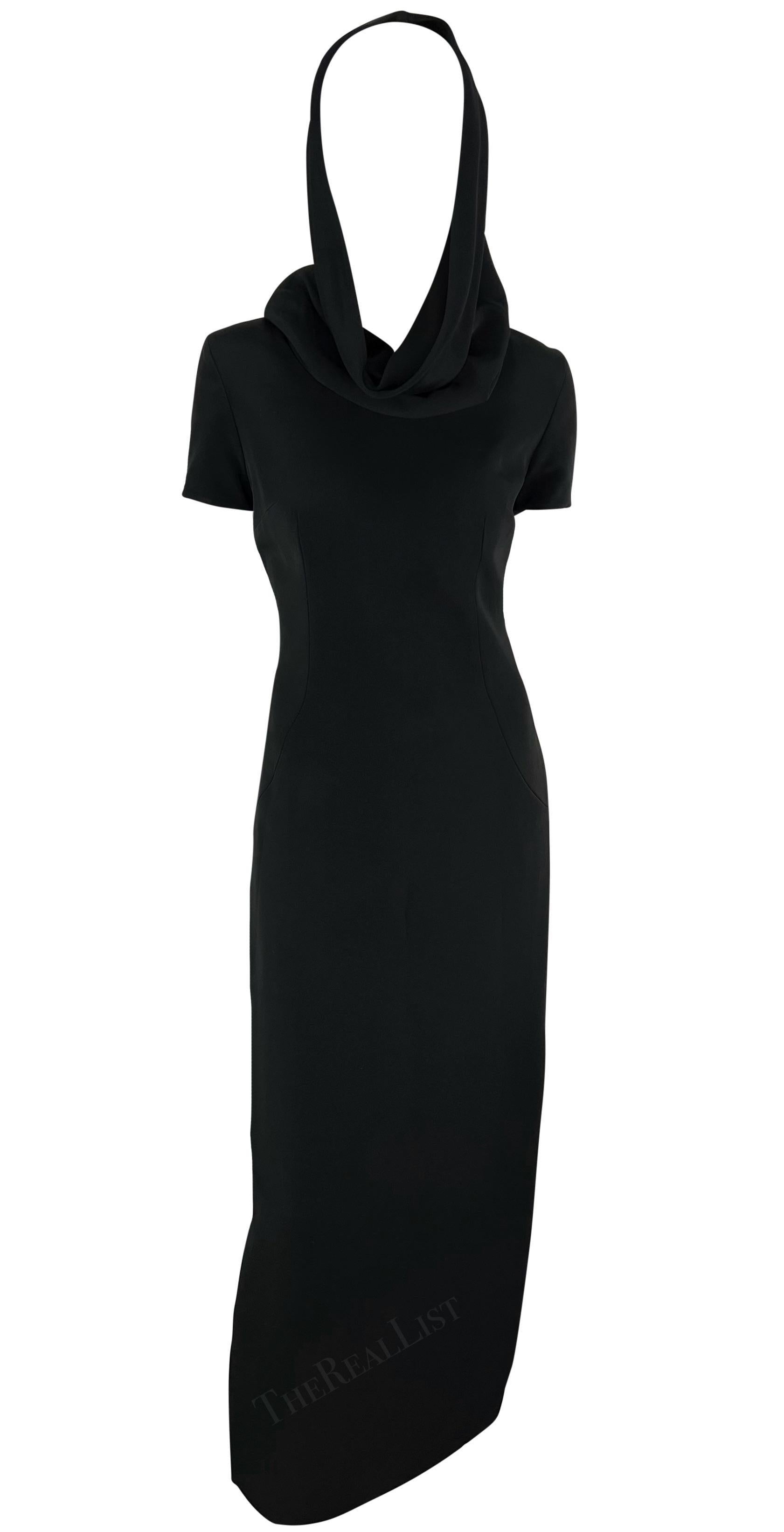 F/S 1996 Dolce & Gabbana Laufsteg Schwarzes Tunikakleid mit hohem Schlitz und Kapuze und Kapuze im Angebot 3