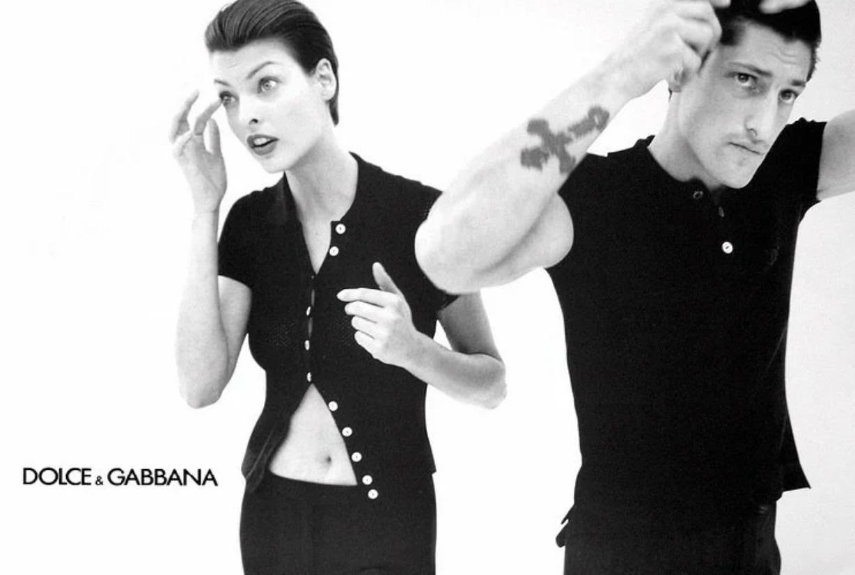 This sheer brown ribbed polo top from Dolce & Gabbana’s Spring/Summer 1996 collection is crafted from a body-skimming viscose knit. Featuring short sleeves, a spread collar, and a full button front, varitations of this top were featured in the