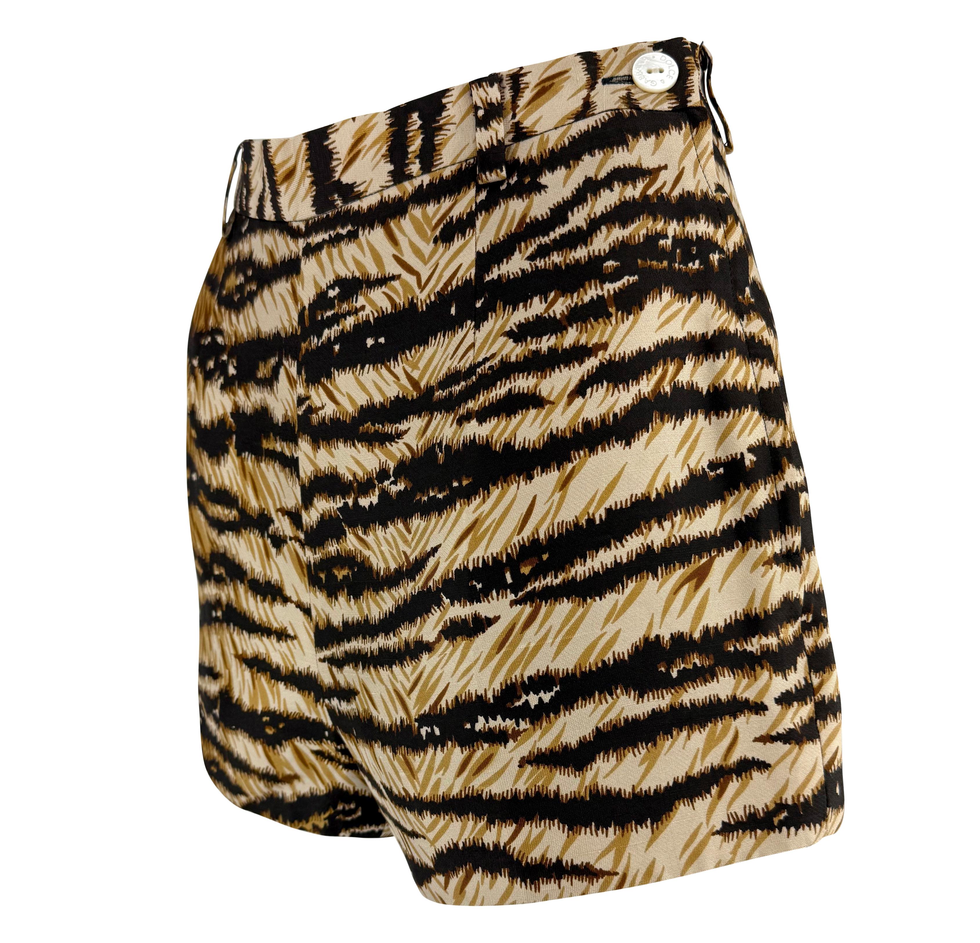 S/S 1996 Dolce & Gabbana Pantalones cortos de seda con estampado de tigre Hot Pants Negro en venta