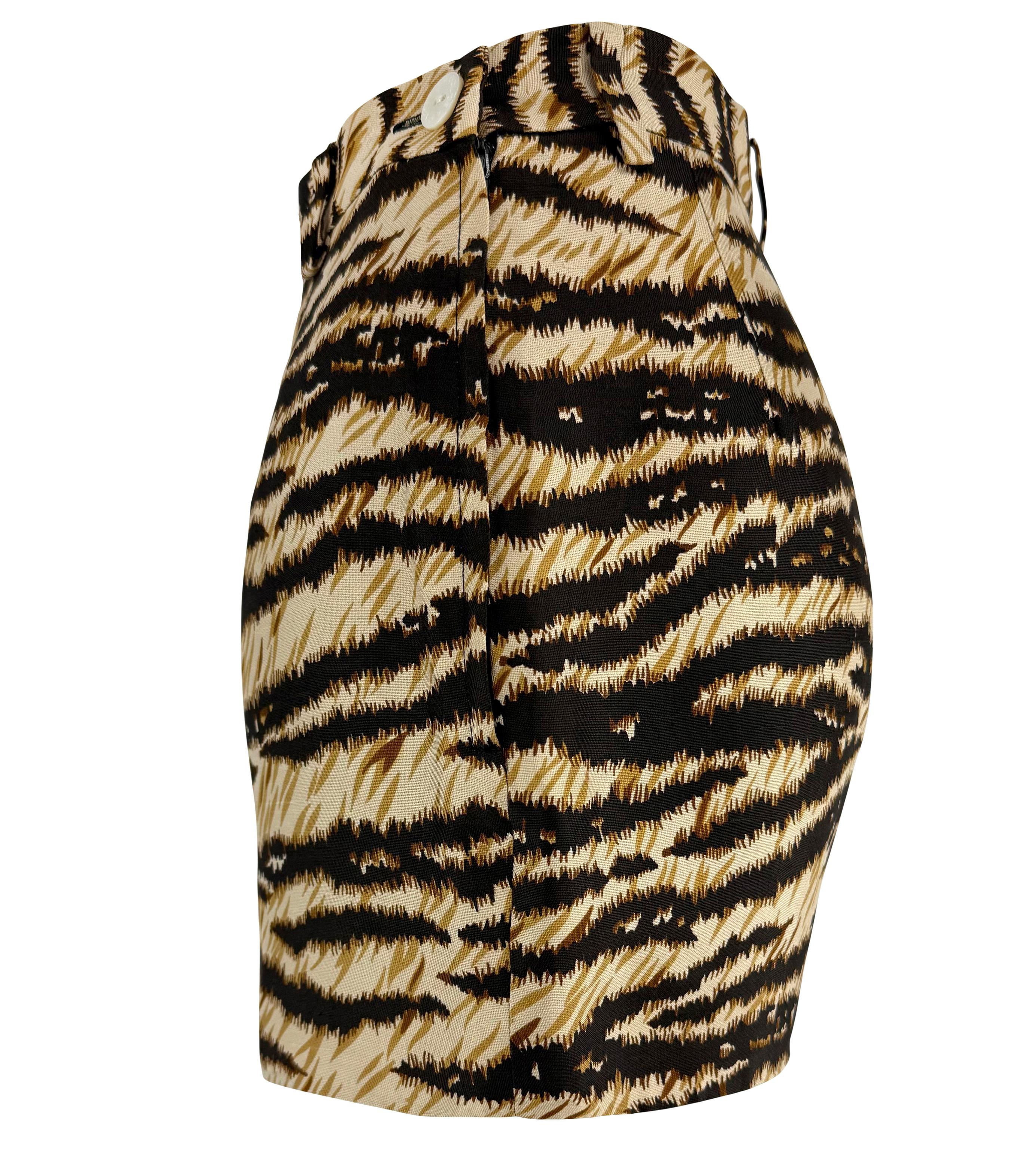 S/S 1996 Dolce & Gabbana Pantalones cortos de seda con estampado de tigre Hot Pants en Excelente estado para la venta en West Hollywood, CA