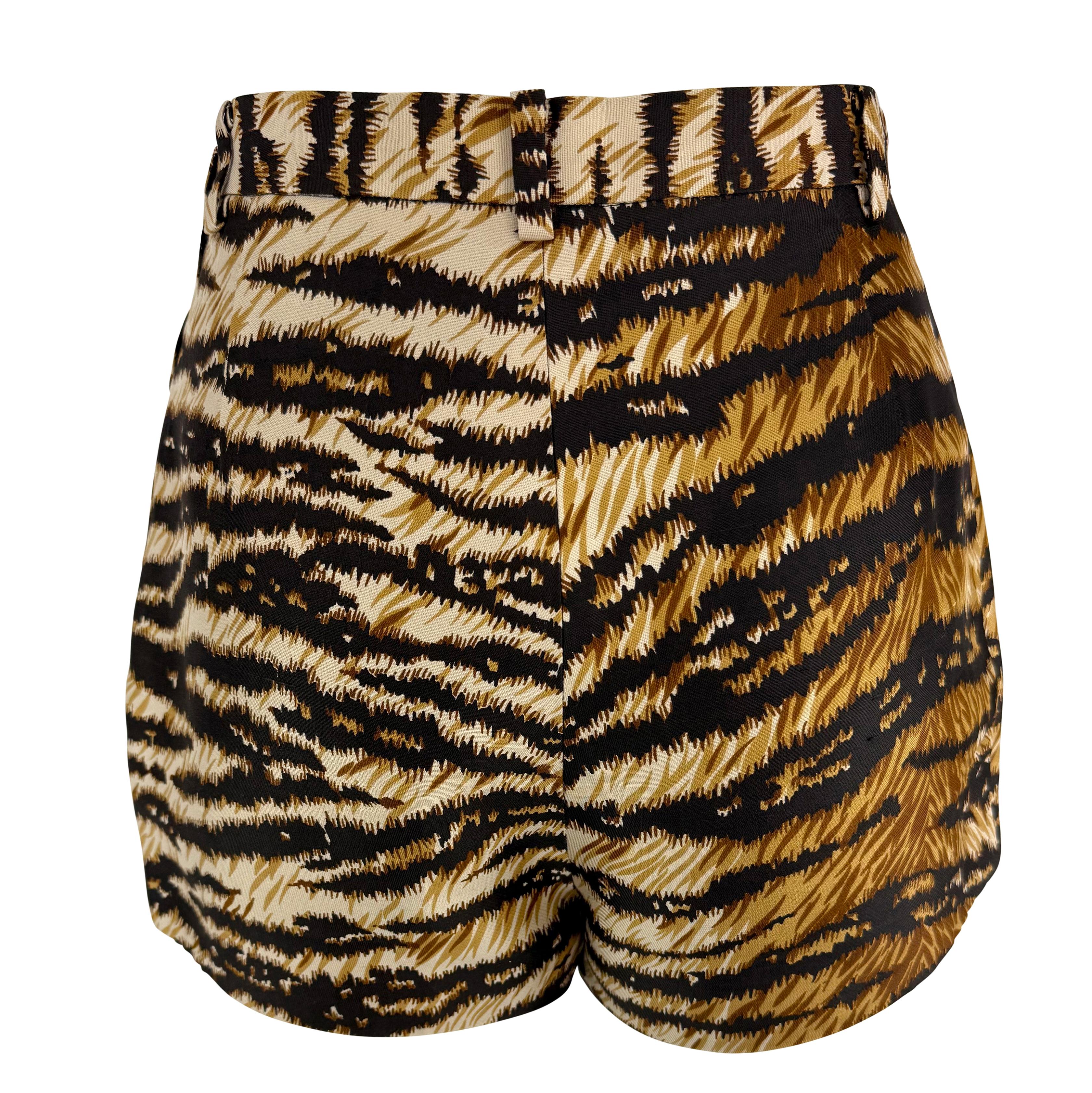 De las mujeres S/S 1996 Dolce & Gabbana Pantalones cortos de seda con estampado de tigre Hot Pants en venta