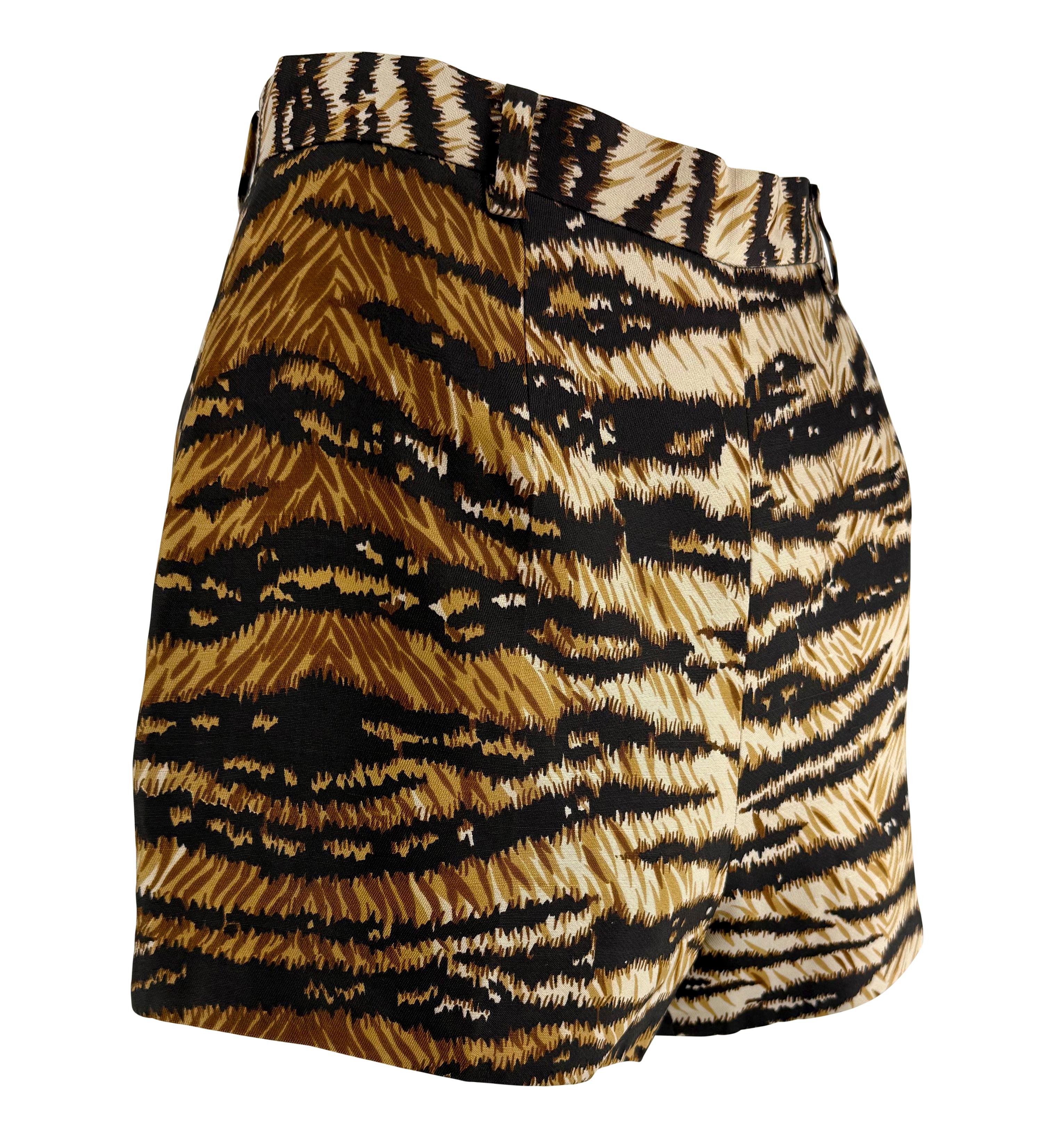 S/S 1996 Dolce & Gabbana Pantalones cortos de seda con estampado de tigre Hot Pants en venta 2