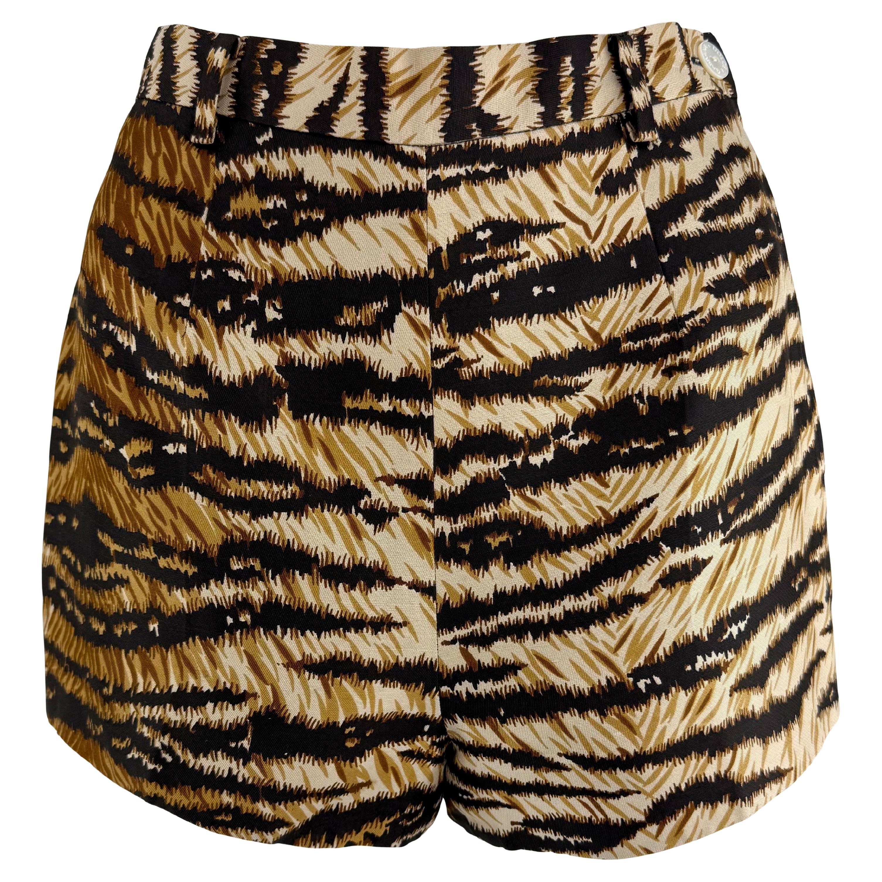 S/S 1996 Dolce & Gabbana Pantalones cortos de seda con estampado de tigre Hot Pants en venta