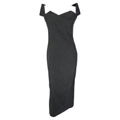S/S 1996 Gianfranco Ferré Pasarela Gris Carbón Vestido de rayas sin hombros