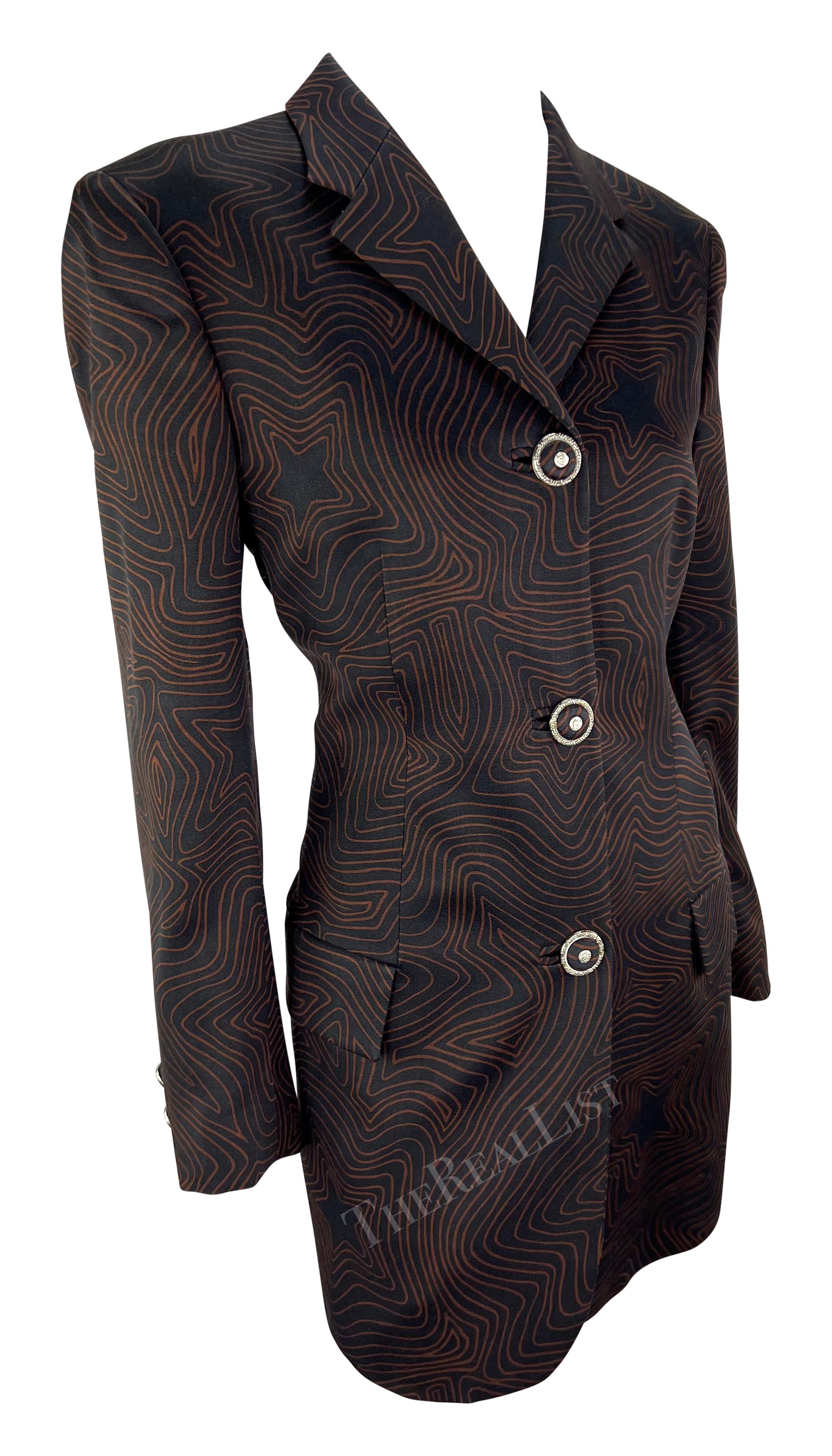 P/E 1996 Gianni Versace Blazer nero marrone con stampa a stelle astratte in vendita 2