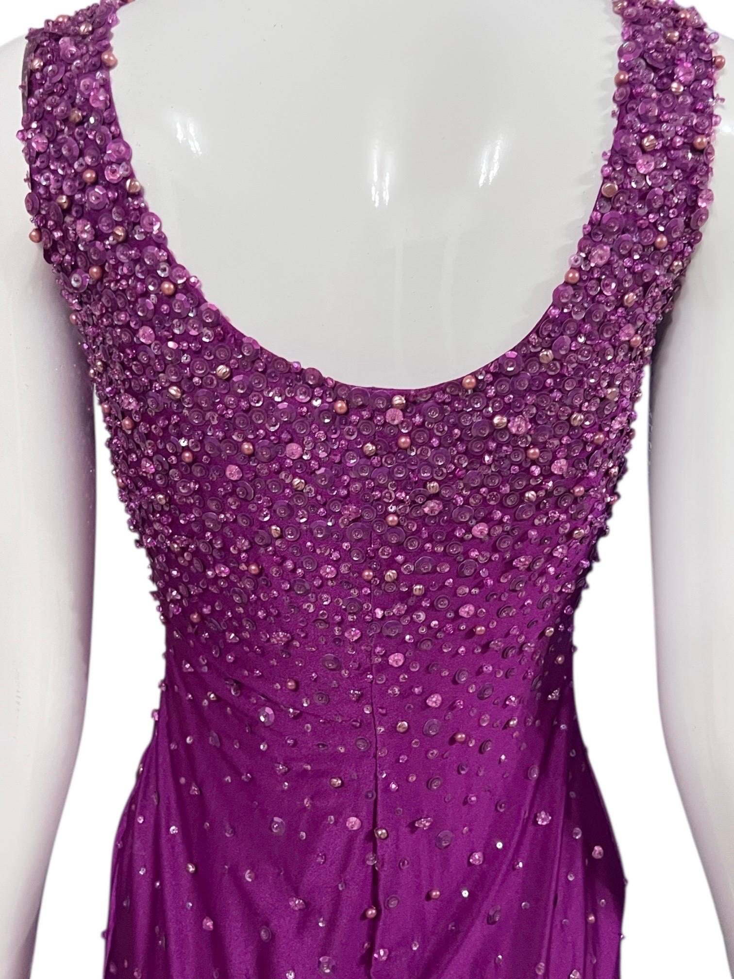 S/S 1996 Gianni Versace Robe de défilé à perles violettes en vente 4