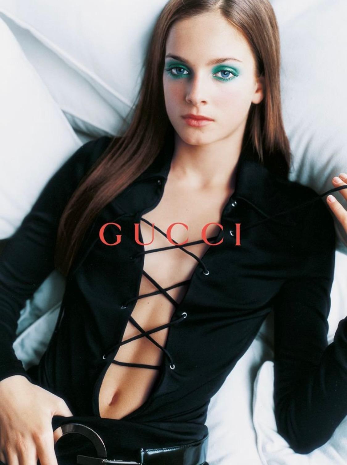 S/S 1996 Gucci by Tom Ford Madonna Ensemble jupe en viscose marine avec tunique à lacets VH1 en vente 5