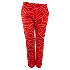 Pantaloni in cotone con stampa logo geometrico rosa e rosso di Gucci by Tom Ford per la P/E 1996