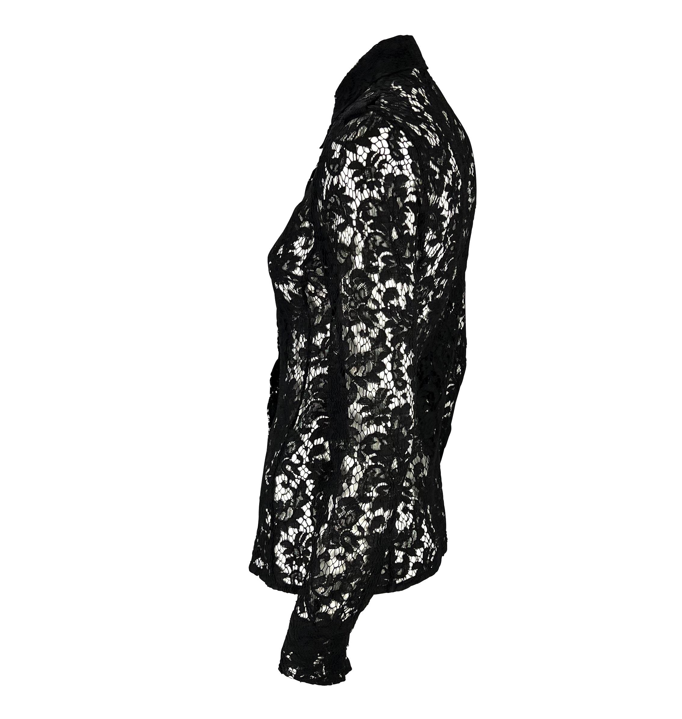 S/S 1996 Gucci by Tom Ford Runway Top boutonné en dentelle noire transparente Pour femmes en vente