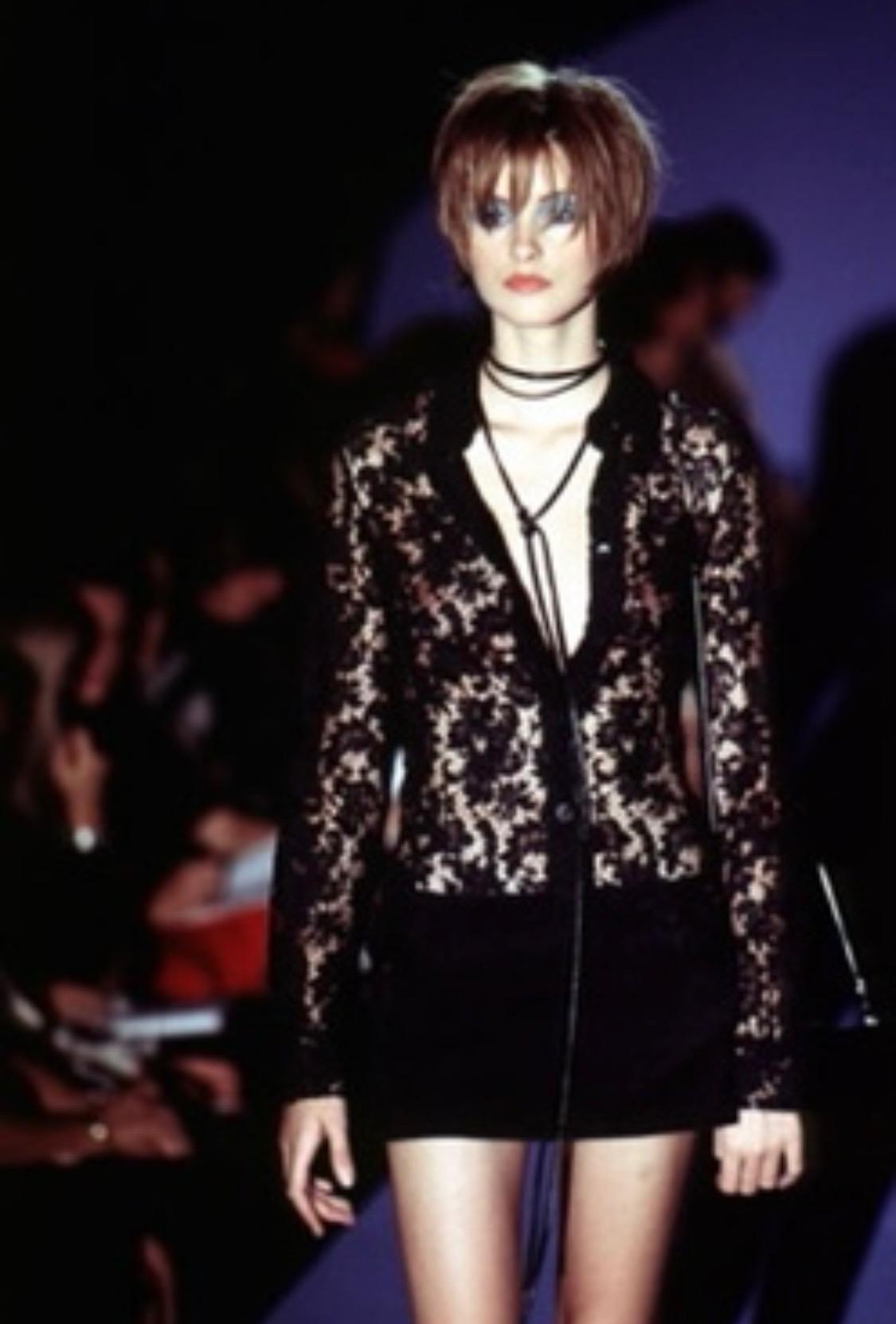 S/S 1996 Gucci by Tom Ford Runway Top boutonné en dentelle noire transparente en vente 1