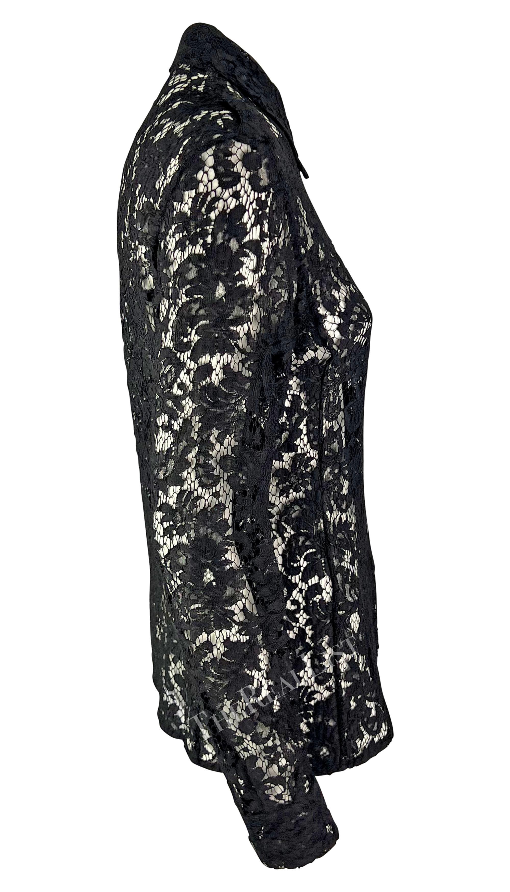 Donna Camicia con bottoni in pizzo nero trasparente della collezione Gucci by Tom Ford per la stagione S/S 1996 in vendita