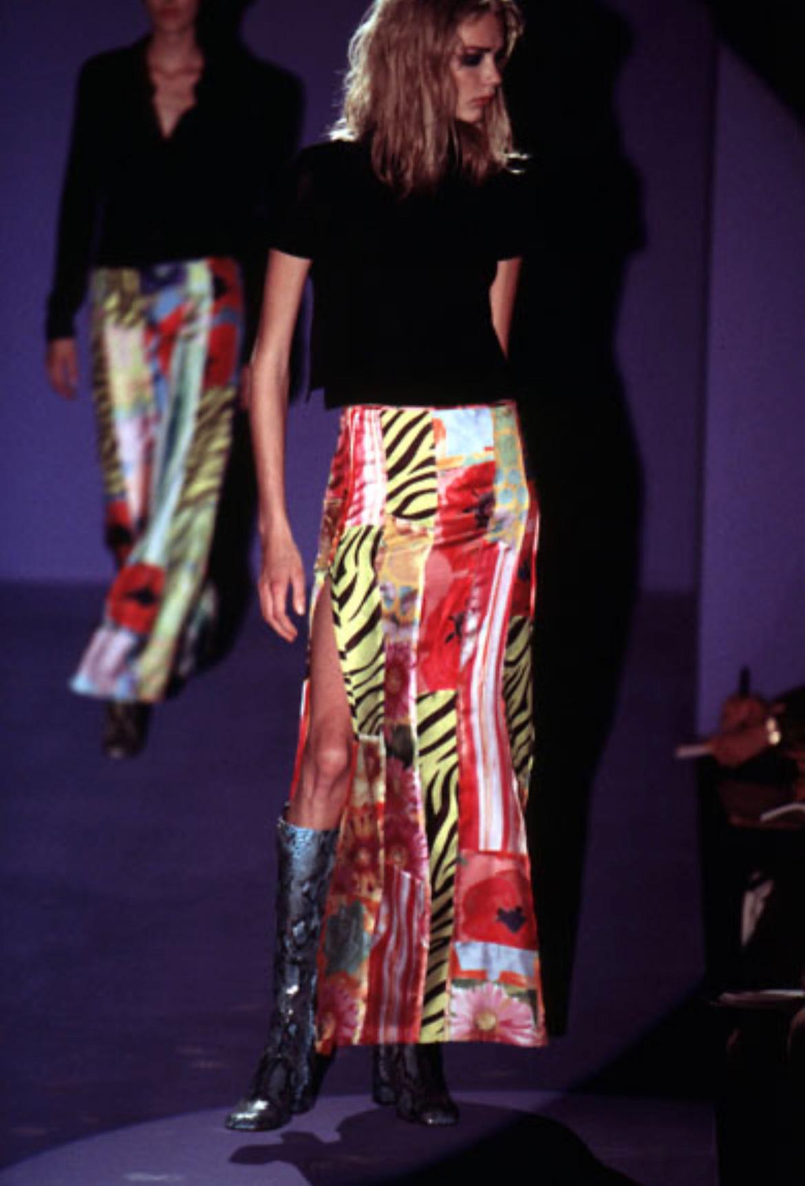 Wir präsentieren ein unglaublich gemustertes Gucci-Kragenhemd mit Patchworkmuster, entworfen von Tom Ford. Aus der Frühjahr/Sommer-Kollektion 1996 wurde dieser unglaubliche Mix aus Drucken und Patchwork-Mustern als Teil von zwei Looks auf dem