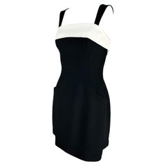 S/S 1996 Pasarela Thierry Mugler Minivestido ajustado con ribete blanco y negro
