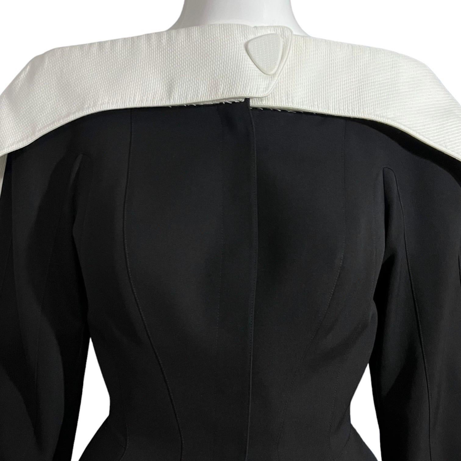 Tailleur jupe de défilé sculptural Thierry Mugler pour le musée, P/E 1996 en vente 3