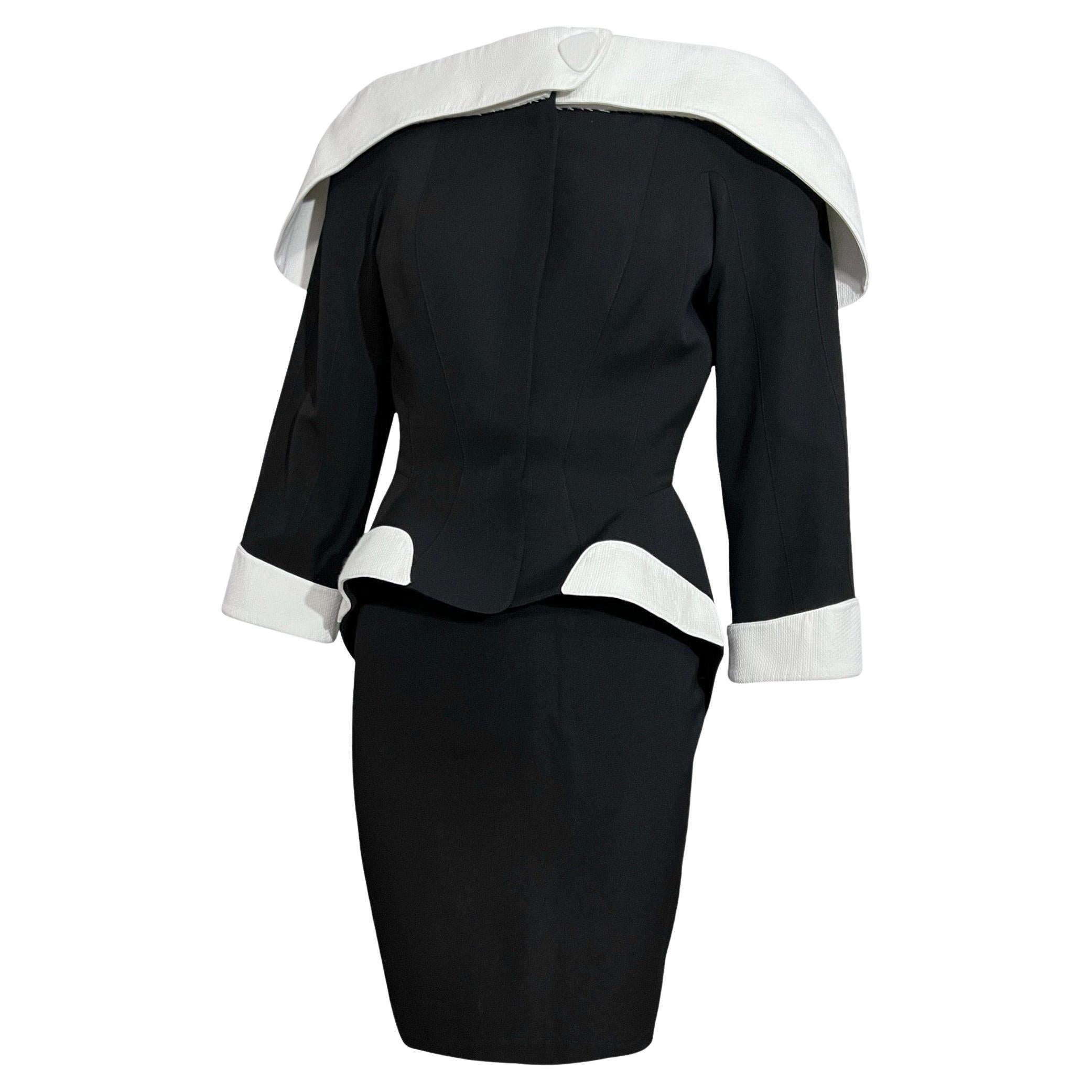 S/S 1996 Thierry Mugler Conjunto de traje con falda escultural de pasarela de museo