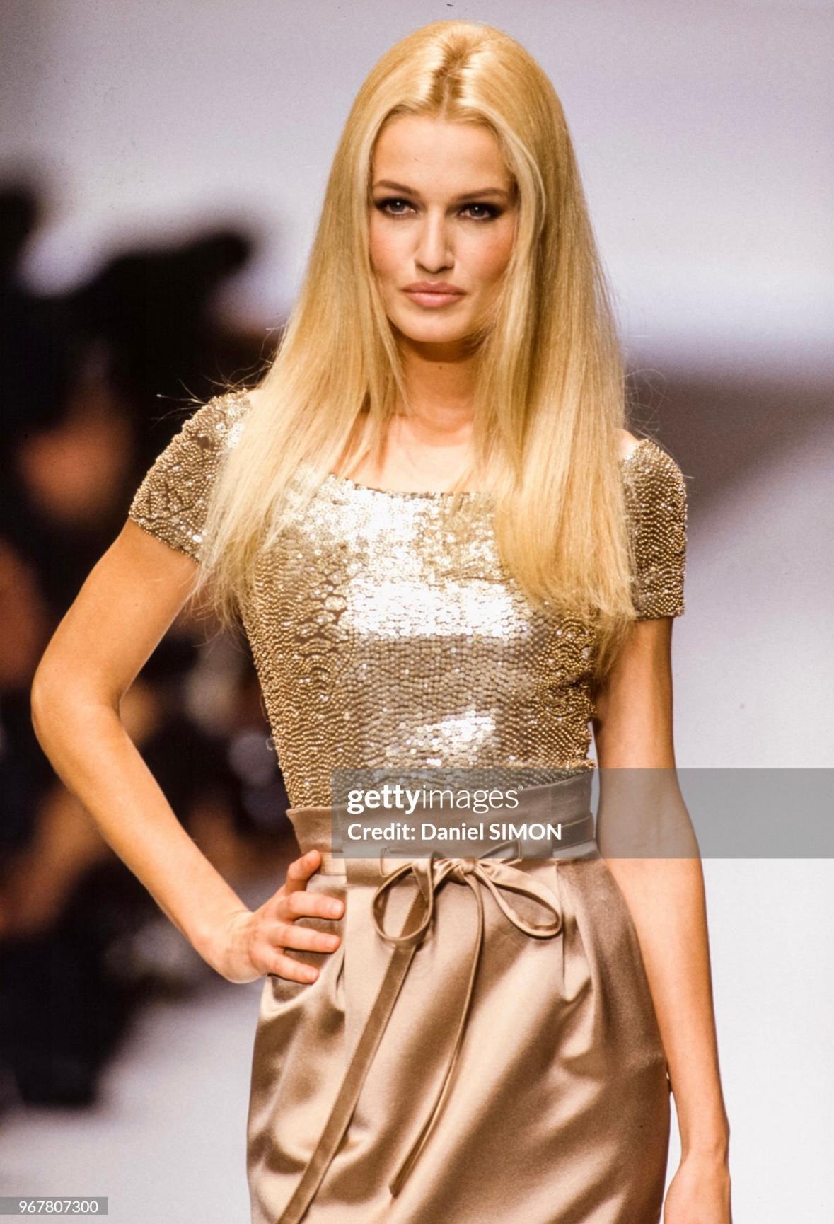 S/S 1996 Valentino Garavani Runway Beaded Sequin Shell Bodysuit Satin Skirt Set In Good Condition For Sale In West Hollywood, CA