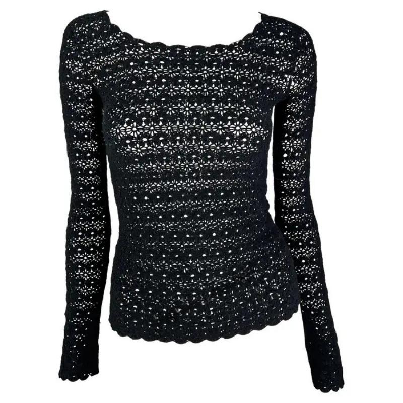 P/E 1997 Dolce & Gabbana - Top in maglia nera con fiori all'uncinetto