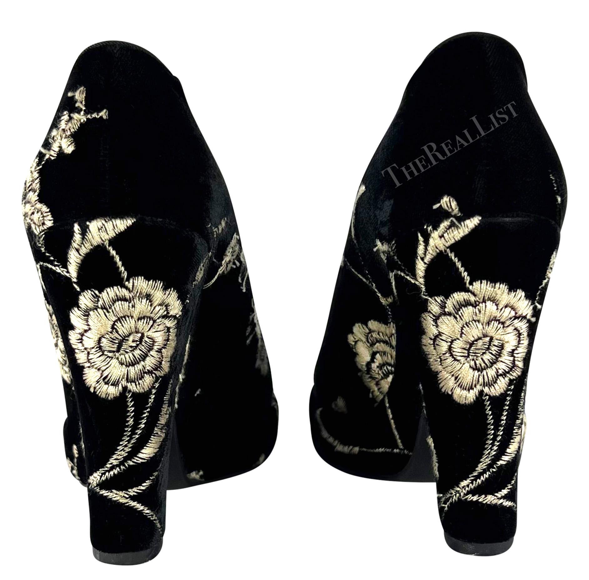 S/S 1997 Dolce & Gabbana Black Velvet Floral Embroidered Chunky Block Heels For Sale 1