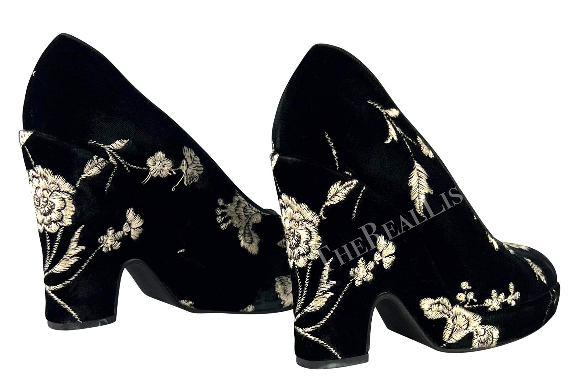 S/S 1997 Dolce & Gabbana Black Velvet Floral Embroidered Chunky Block Heels For Sale 2