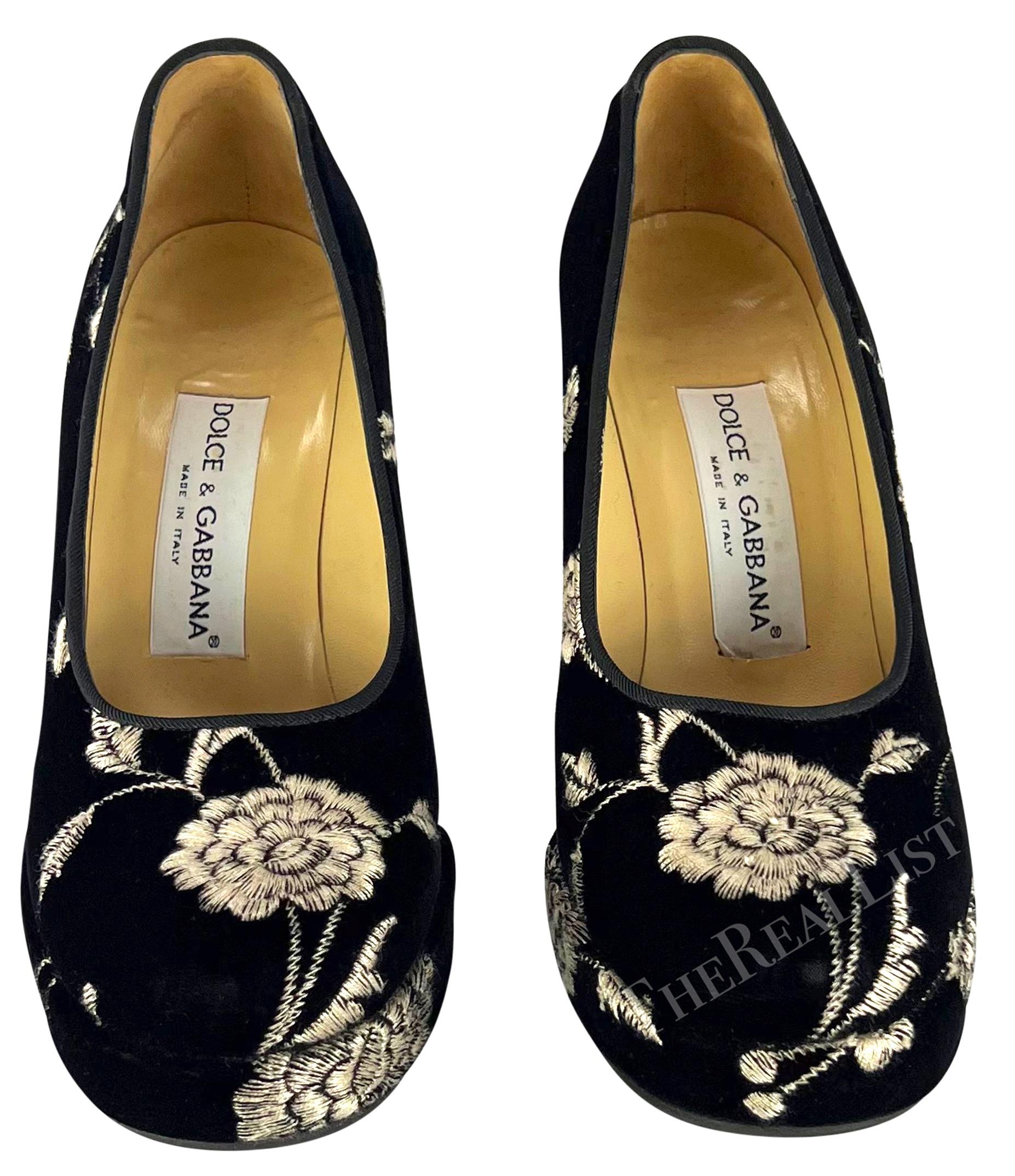 S/S 1997 Dolce & Gabbana Black Velvet Floral Embroidered Chunky Block Heels For Sale 3