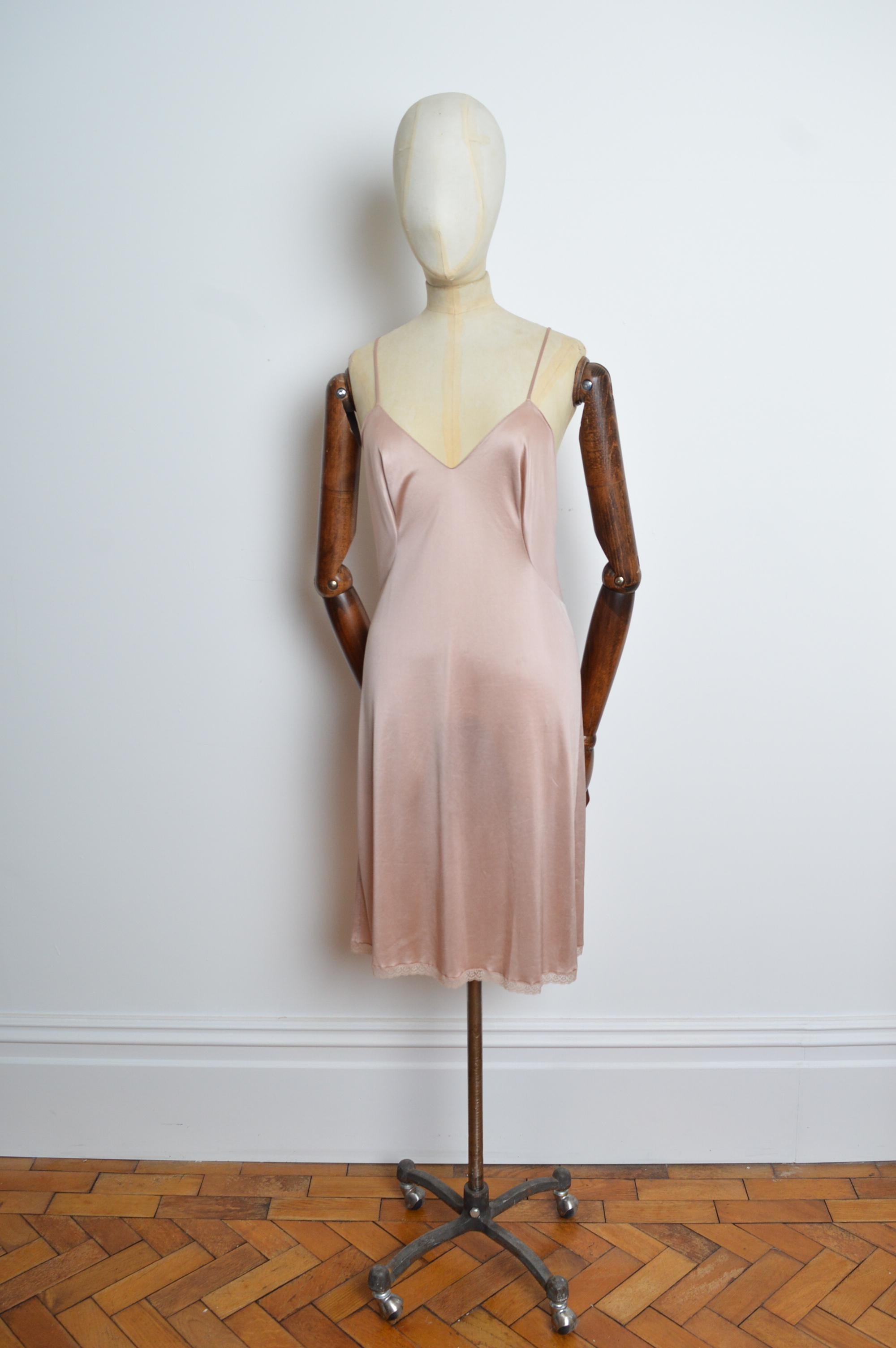 Features; Simple Dolce and Gabbana Spring 1997 Nude slip dress. Featuring spaghetti strap shoulders, loose fitting silhouette and fine lace hem. 
Size; Medium (We recommend to fit UK 6-10 )
Designed to be slightly loose fitting.
Measurements are