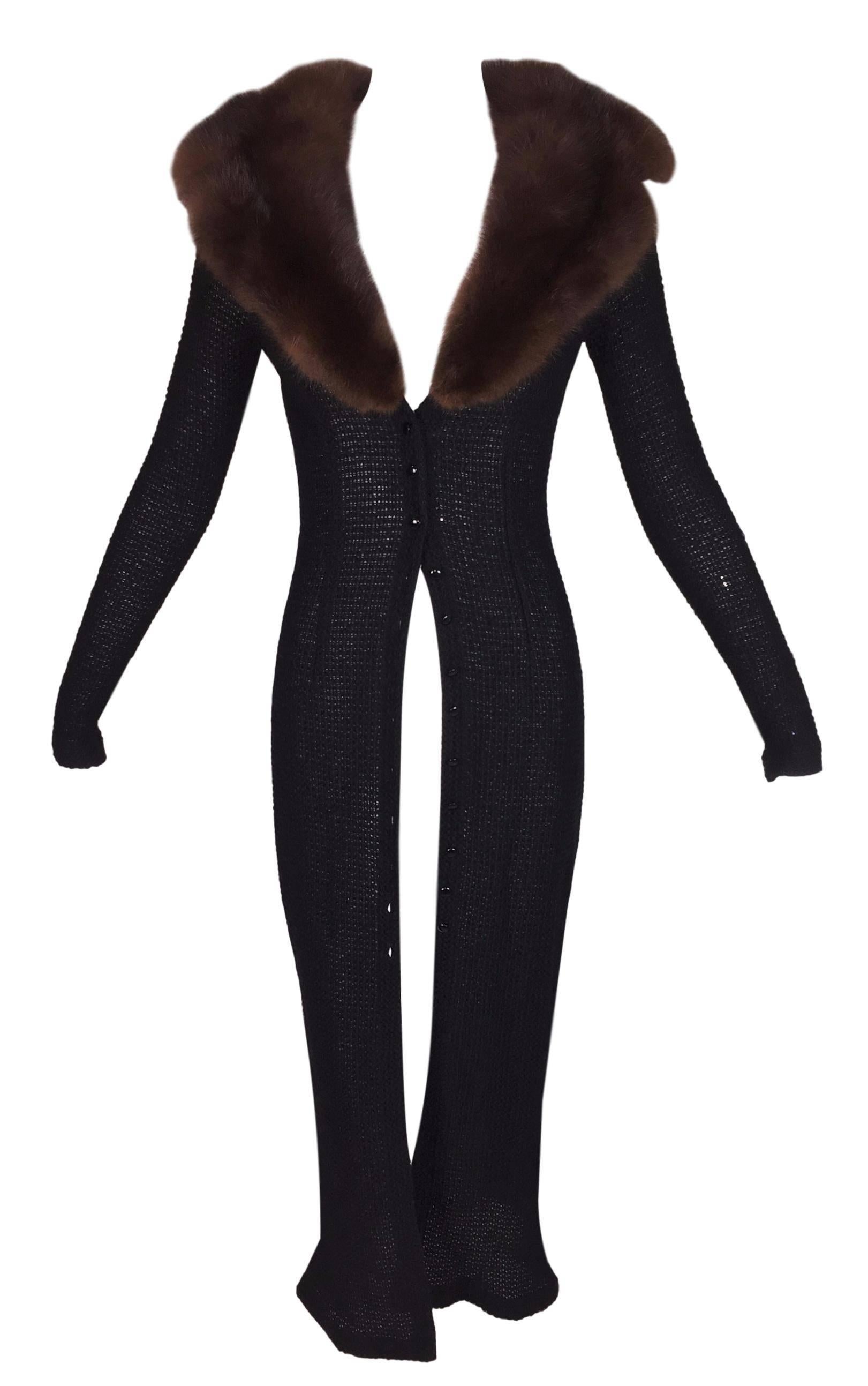 DESIGNER: S/S 1997 Dolce & Gabbana

Bitte kontaktieren Sie uns für weitere Informationen und/oder Fotos.

ZUSTAND: Gut keine Mängel

MATERIAL: 99% Wolle & 1% Nylon - das Etikett wurde entfernt, aber wir haben ein weiteres in einer anderen