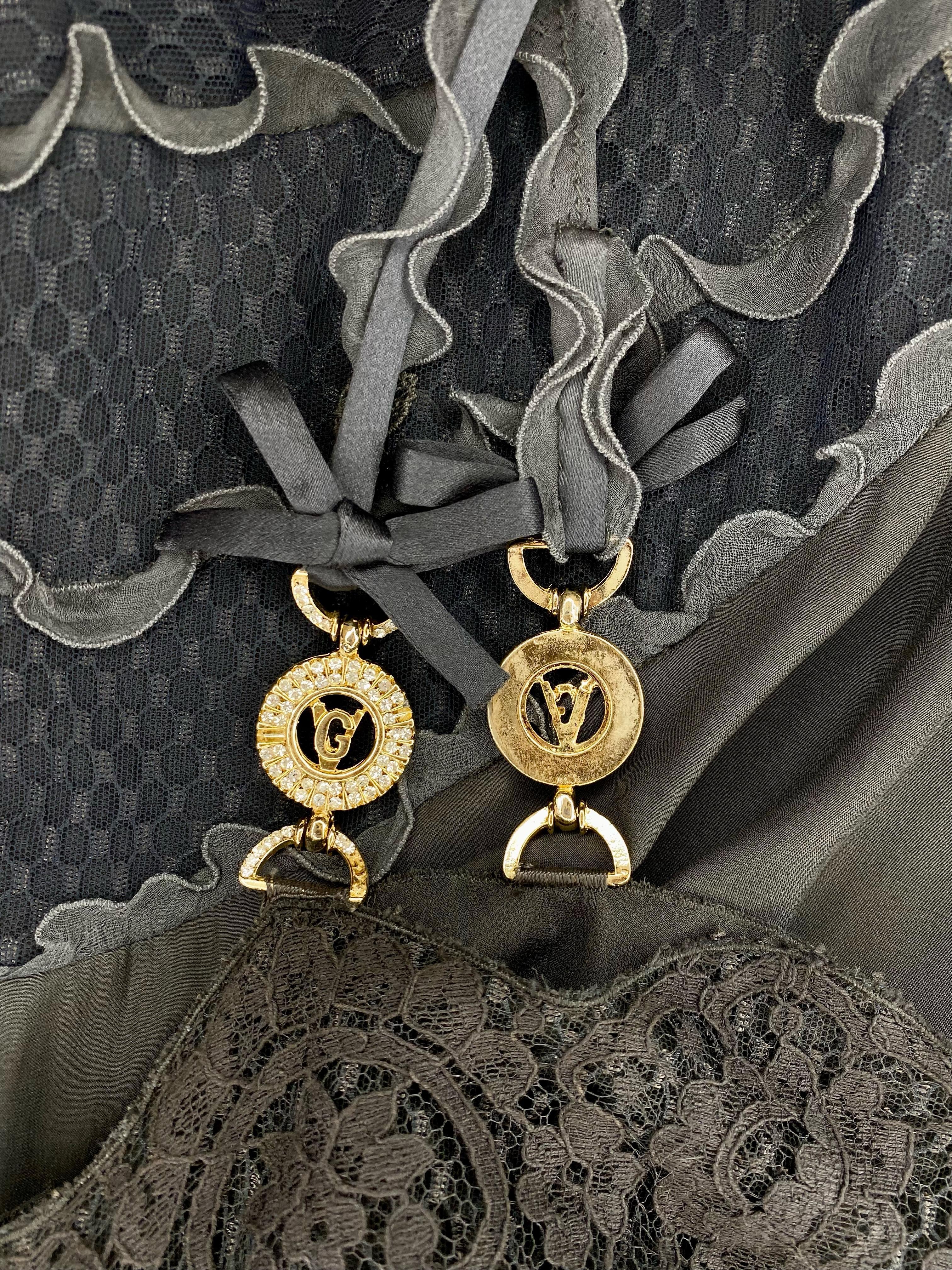 P/E 1997 Gianni Versace Finale Naomi Campbell Abito in pizzo grigio con cinturino logo in vendita 4