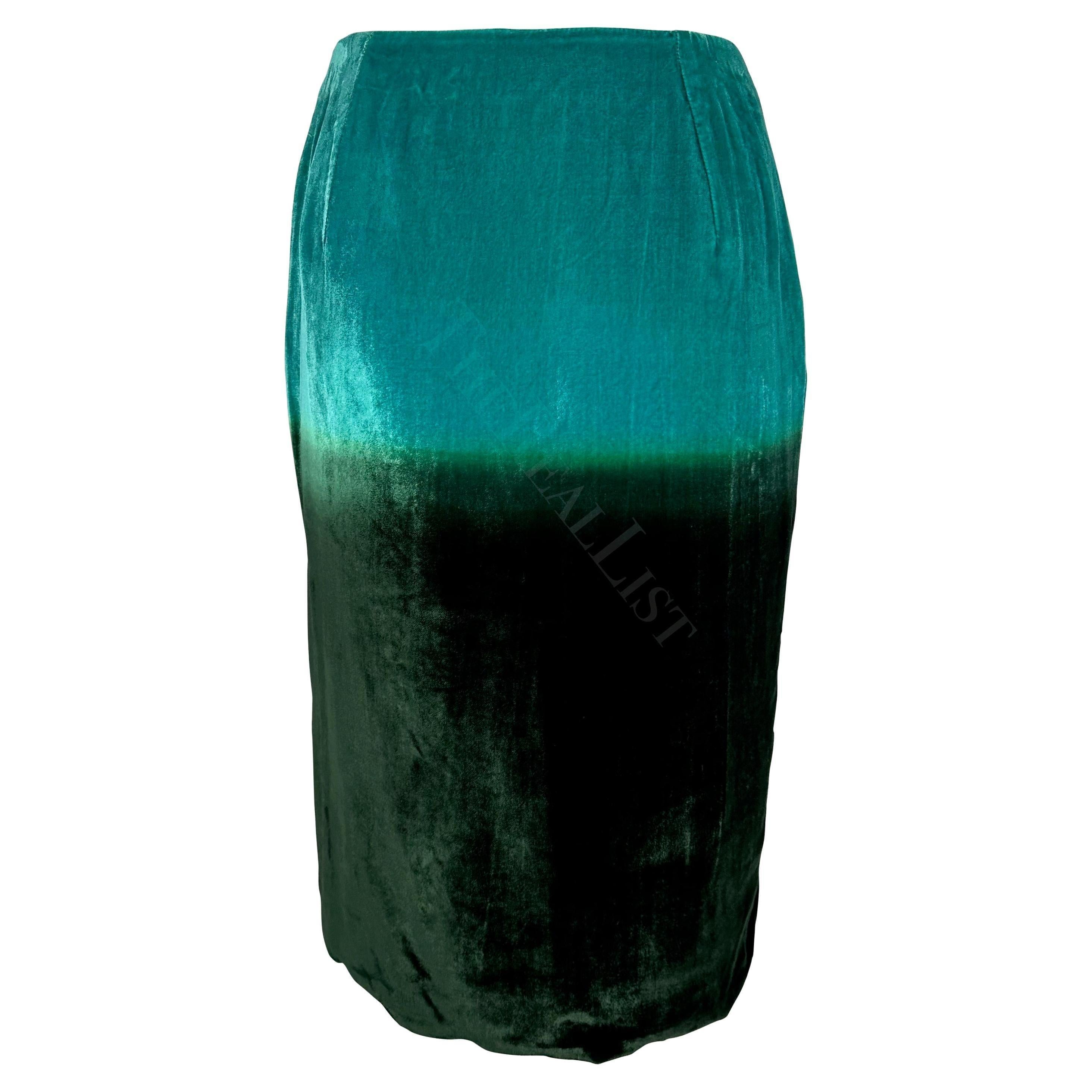 S/S 1997 Gucci by Tom Ford Azul Verde Ombré Terciopelo Falda de Pasarela en venta 2