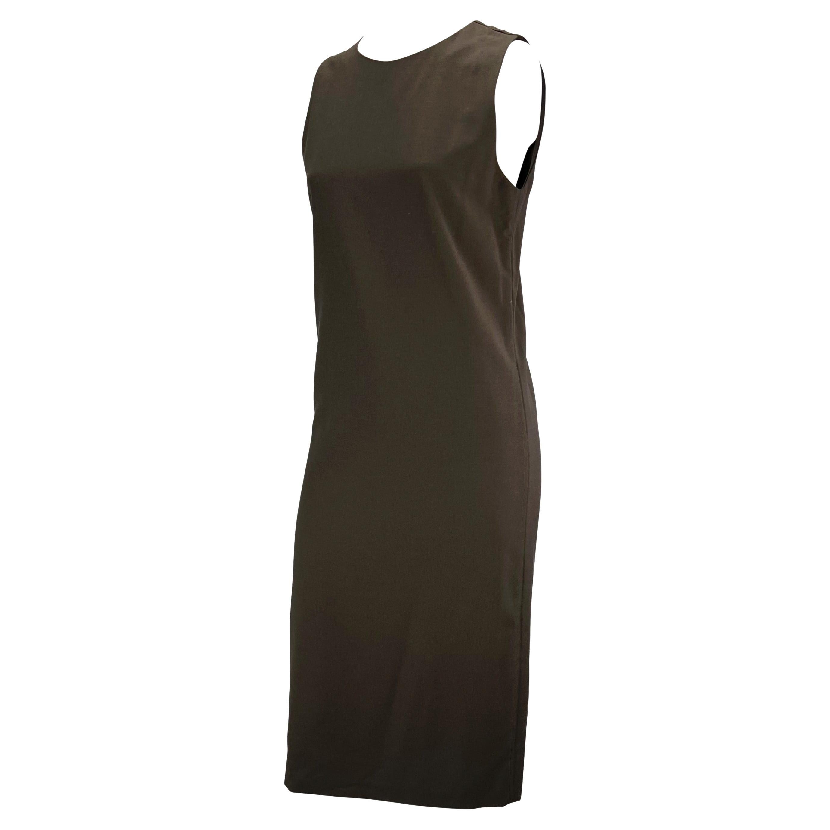 Presenting a brown sleeveless Gucci dress, designed by Tom Ford. From the Spring/Summer 1997 collection, this simple column shift dress is effortlessly chic. Featuring a round neckline, this dress is made complete with a small keyhole detail at the