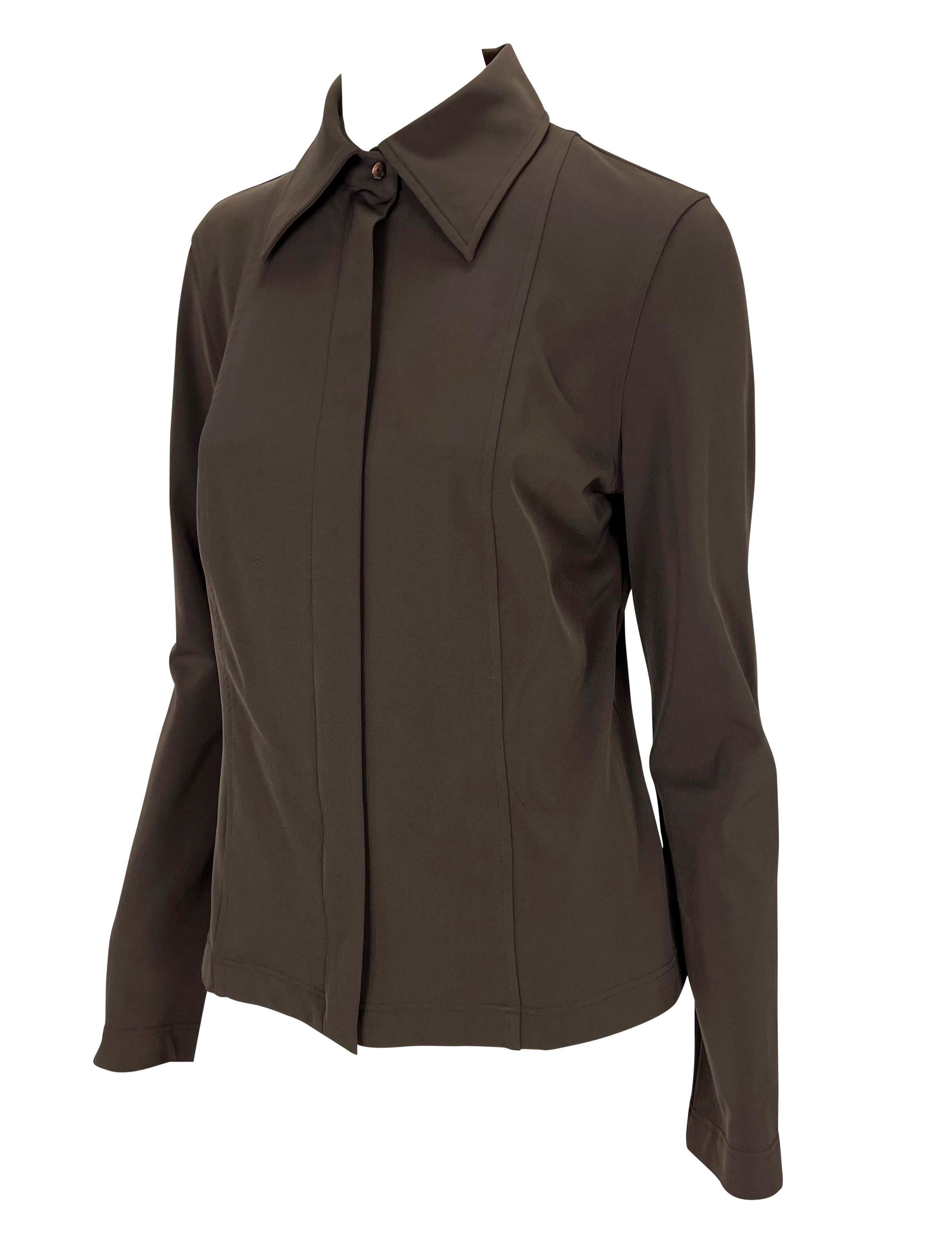Presenting a beautiful brown Gucci zip-up collared blouse, designed by Tom Ford. From the Fall/Winter 1997 collection, this top is made complete with a concealed zipper closure and collar.

Approximate measurements:
Size - IT42
23.5