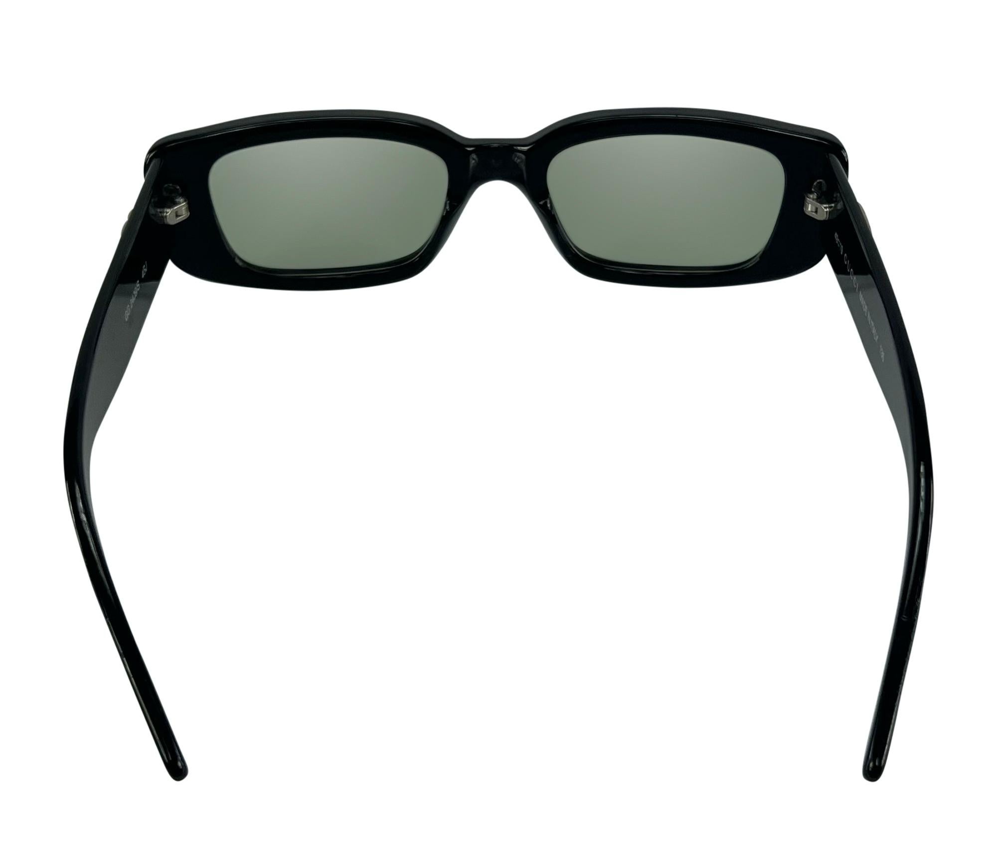 S/S 1997  Gucci by Tom Ford GG Logo Green Luster Lunettes de soleil rectangulaires en acrylique en vente 1