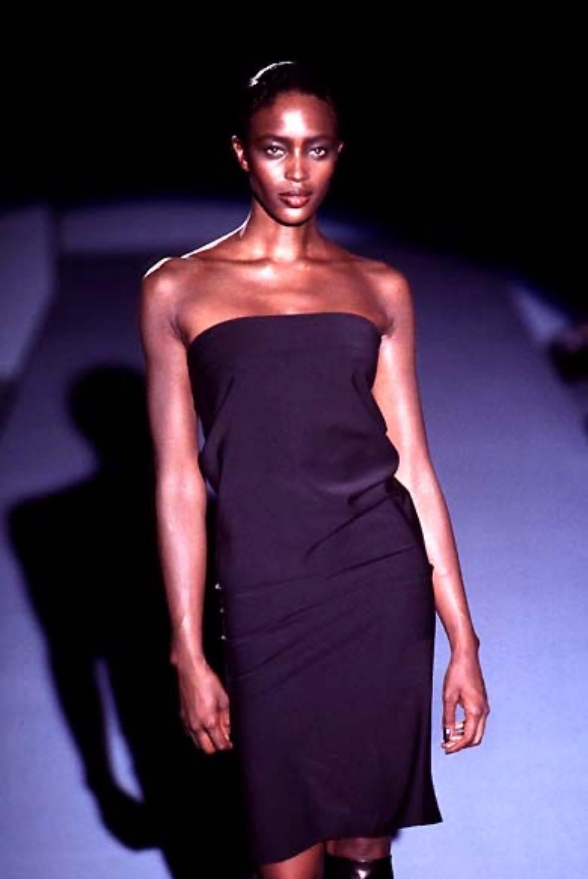 TheRealList presents: a brown slinky strapless Gucci dress, designed by Tom Ford. Debuting as look number 1 on the Spring/Summer 1997 runway on Naomi Campbell, this strapless slinky dress is absolutely beautiful. The masterful designer, Tom Ford