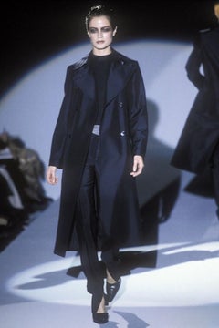 P/E 1997 Gucci by Tom Ford: Trench nero in passerella
