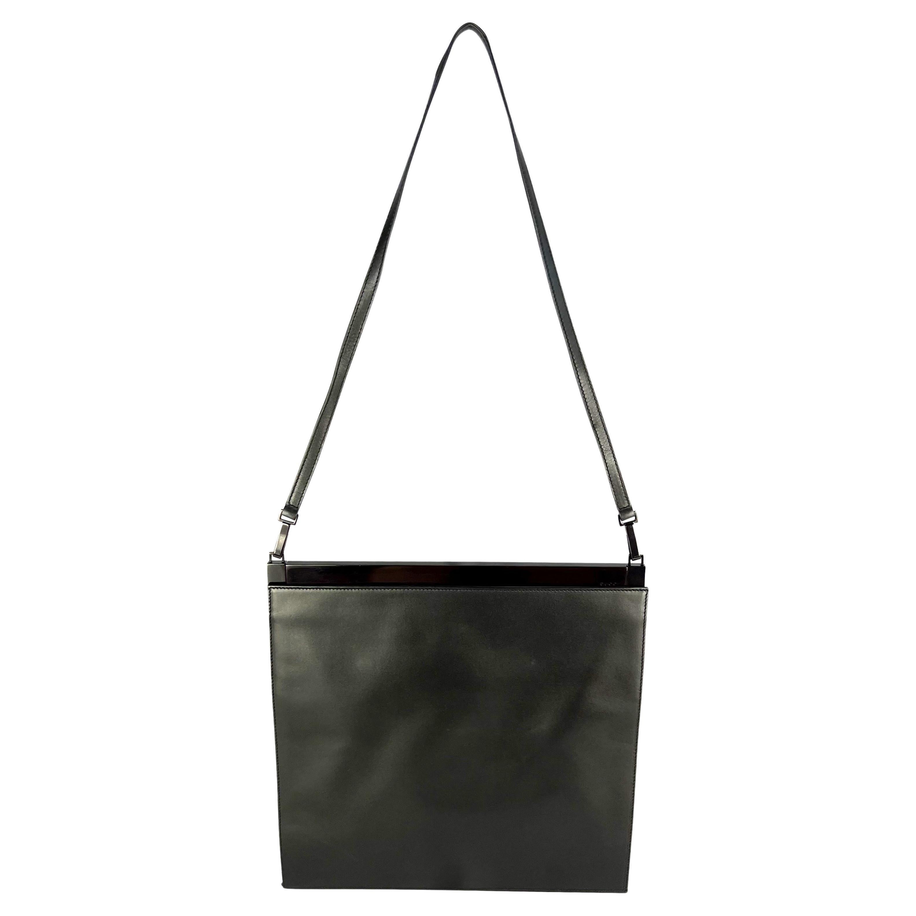 F/S 1997 Gucci by Tom Ford Laufsteg Umwandelbare flache Ledertasche in Holzkohle